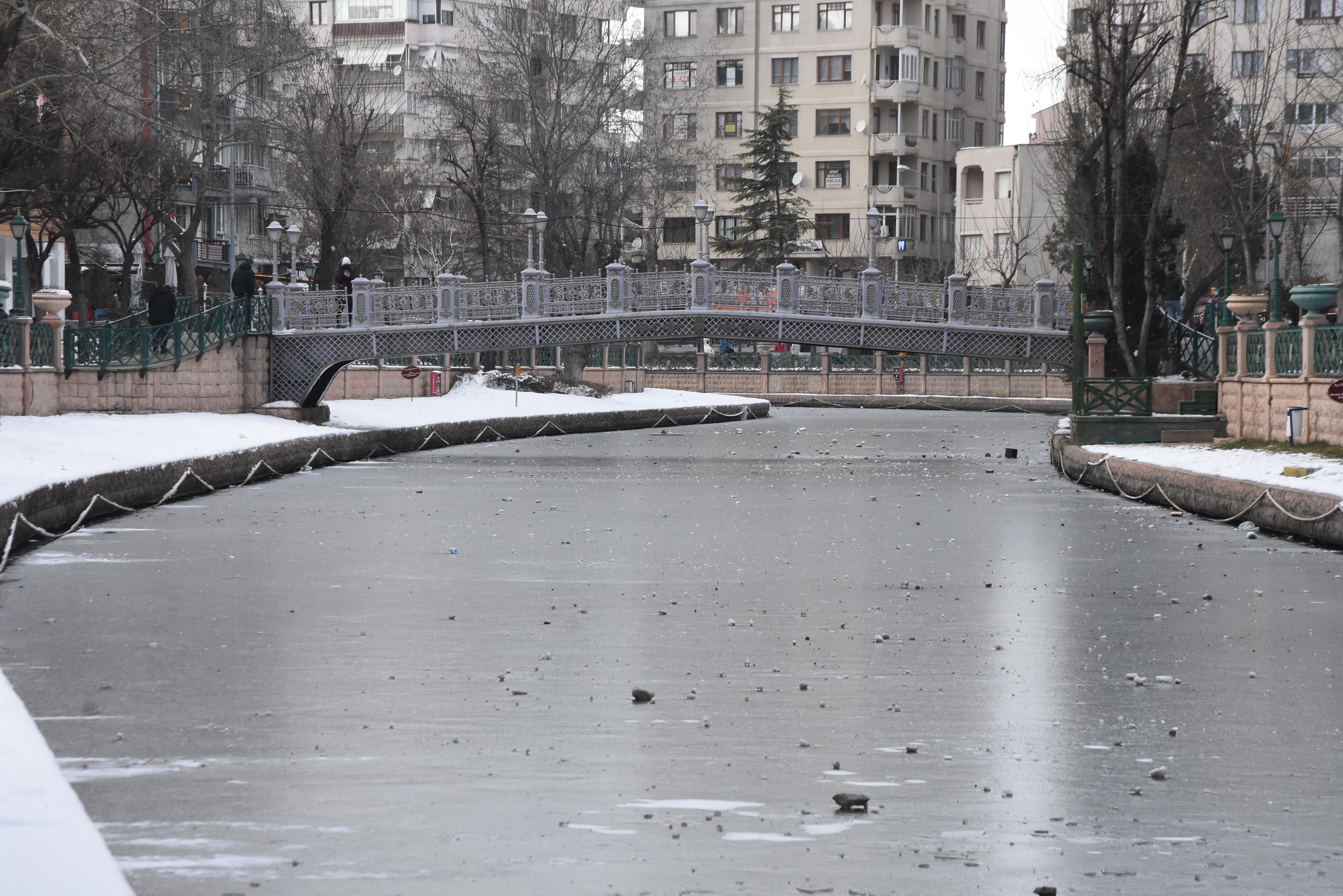 Eskişehir Porsuk Çayı'nda 'buz' alarmı