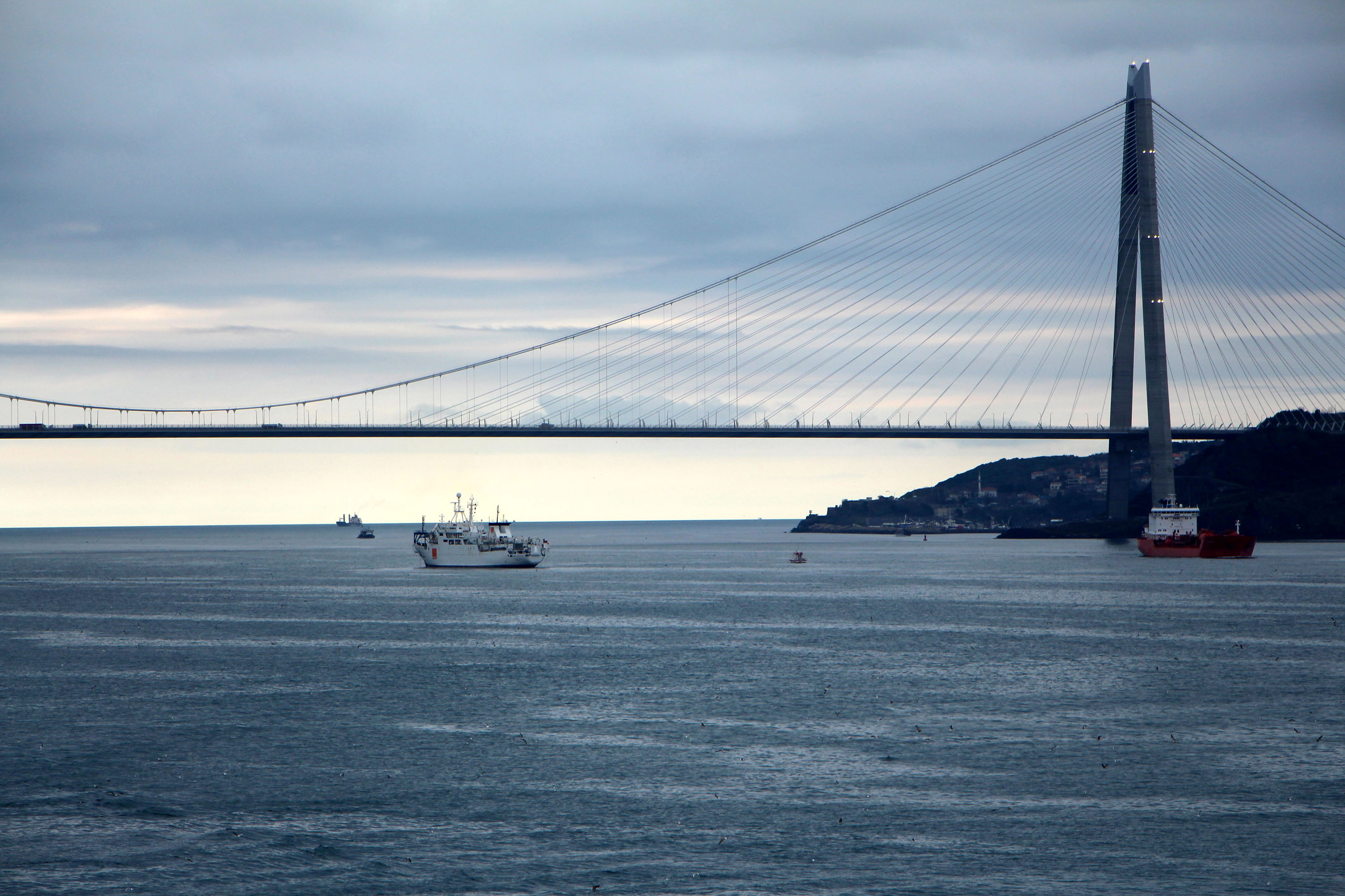 İstanbul Boğazı'nın derinliklerinde 'internet' bakımı