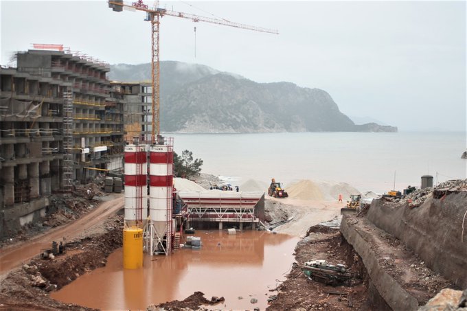 Marmaris'in cennet gibi koyuna 'hançer' saplandı