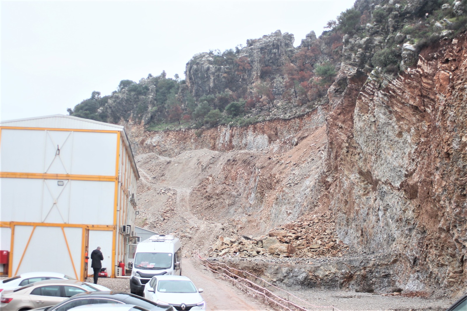 Marmaris'in cennet gibi koyuna 'hançer' saplandı