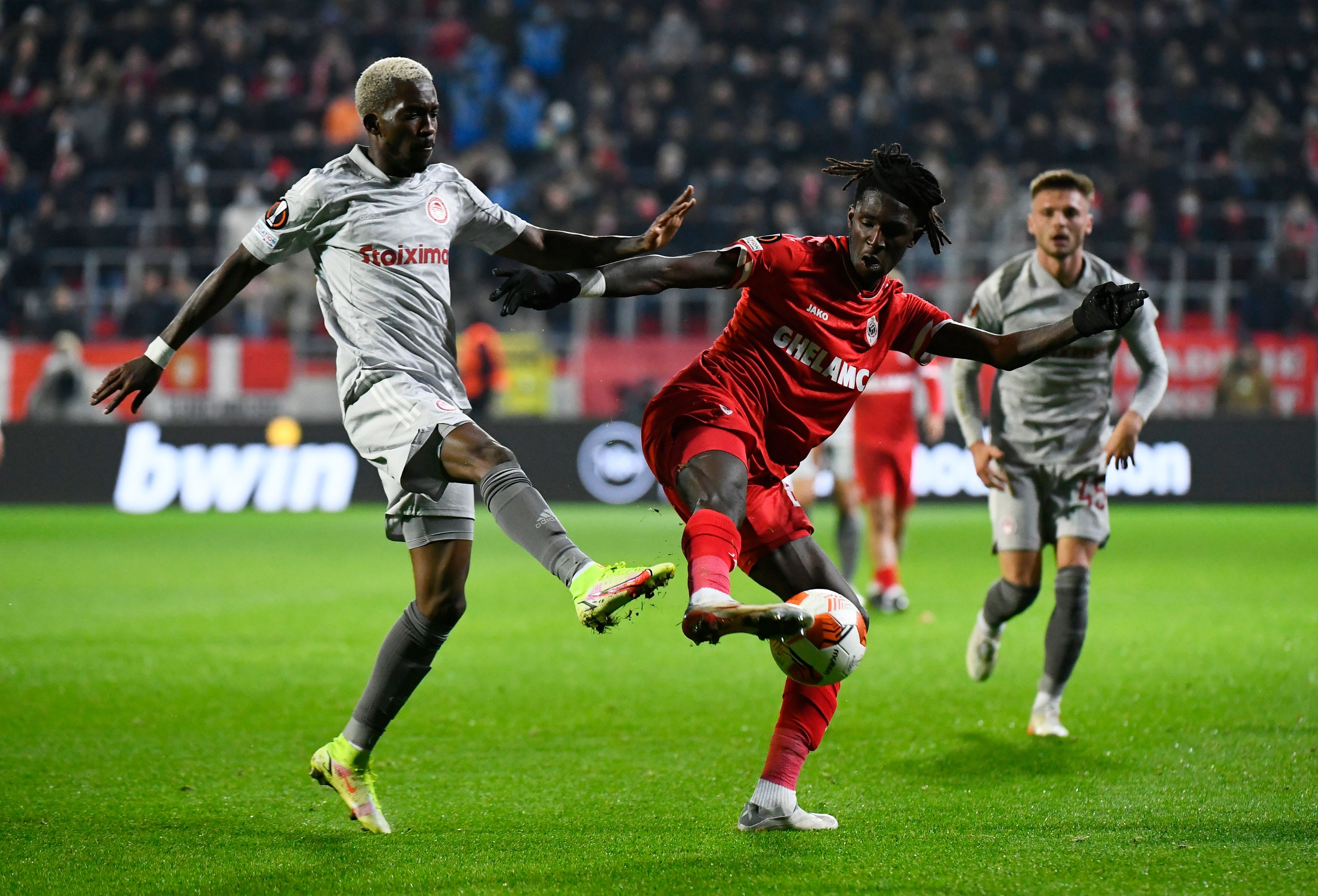 Başakşehir, Beşiktaş, Fenerbahçe ve Galatasaray, Henry Onyekuru'nun peşinde