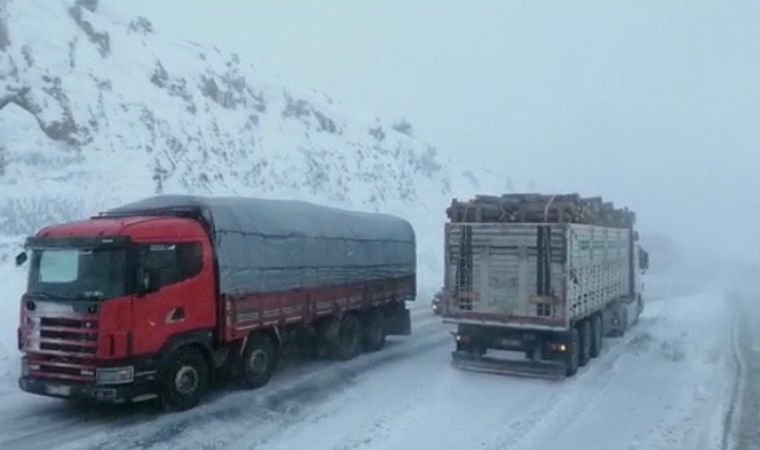 Antalya-Konya kara yolunda çok sayıda sürücü yolda kaldı