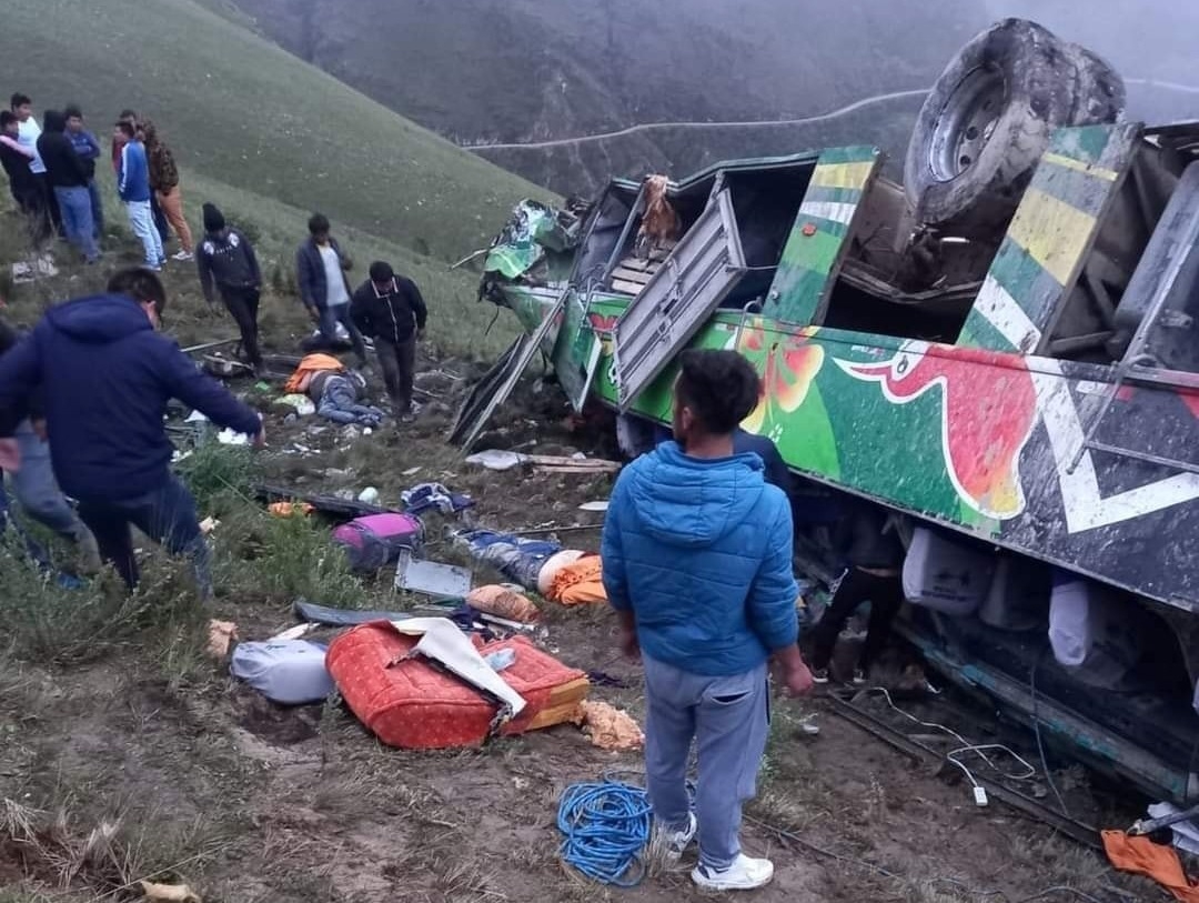 Peru’da yolcu otobüsü vadiye yuvarlandı: 22 ölü, 33 yaralı