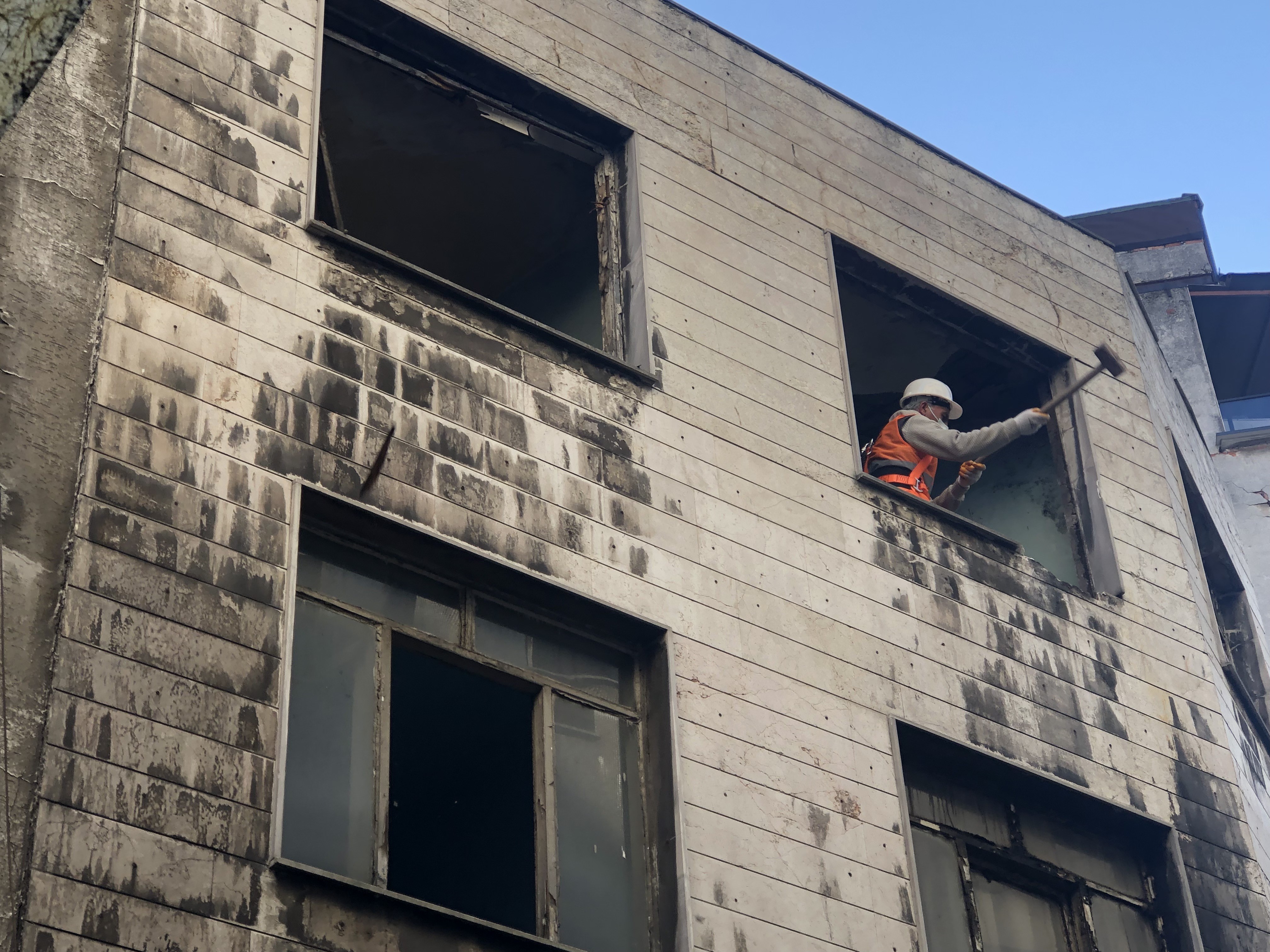 Beyoğlu Zürafa Sokak'ta yıkım çalışmalarına başlandı