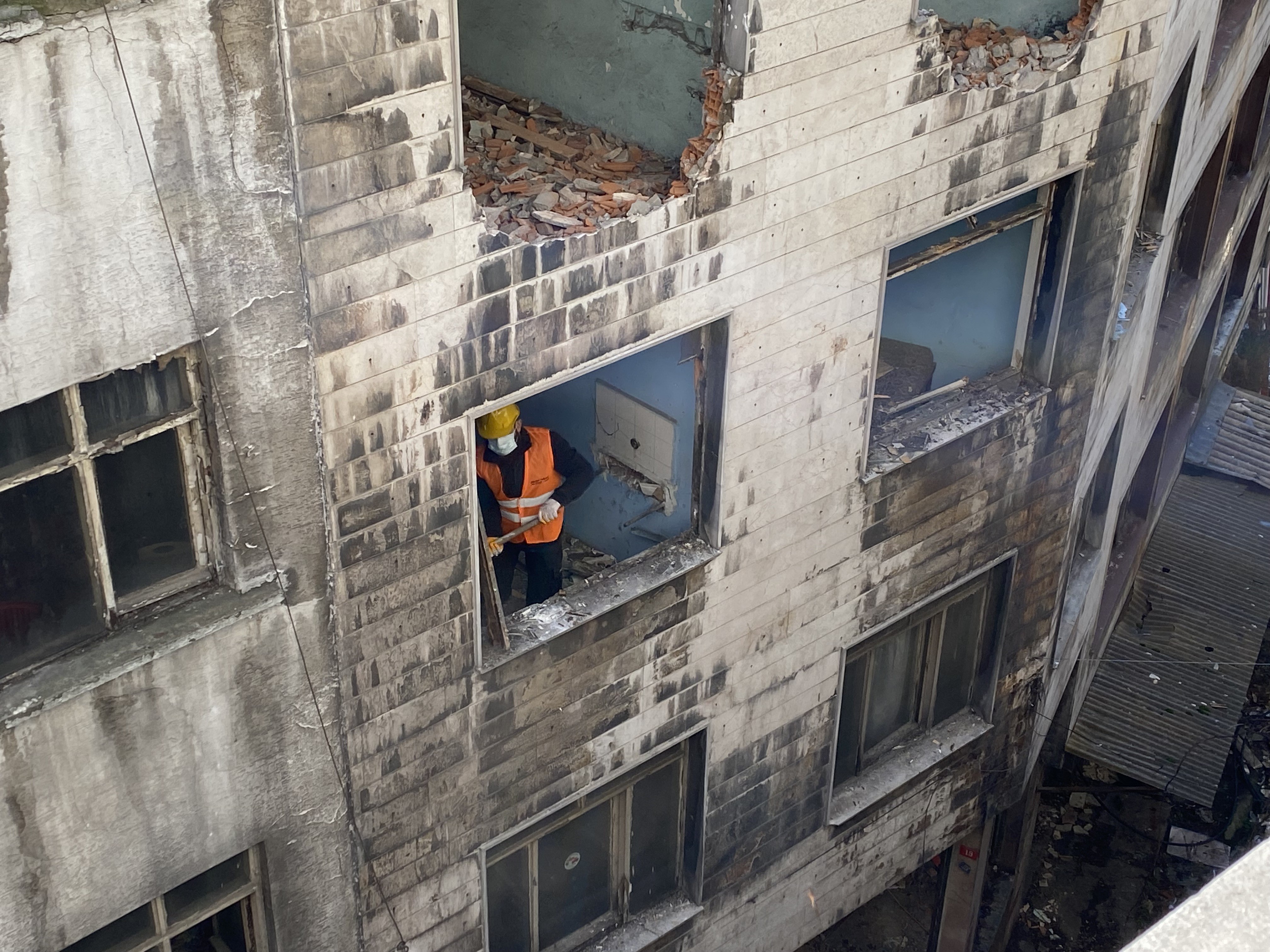 Beyoğlu Zürafa Sokak'ta yıkım çalışmalarına başlandı