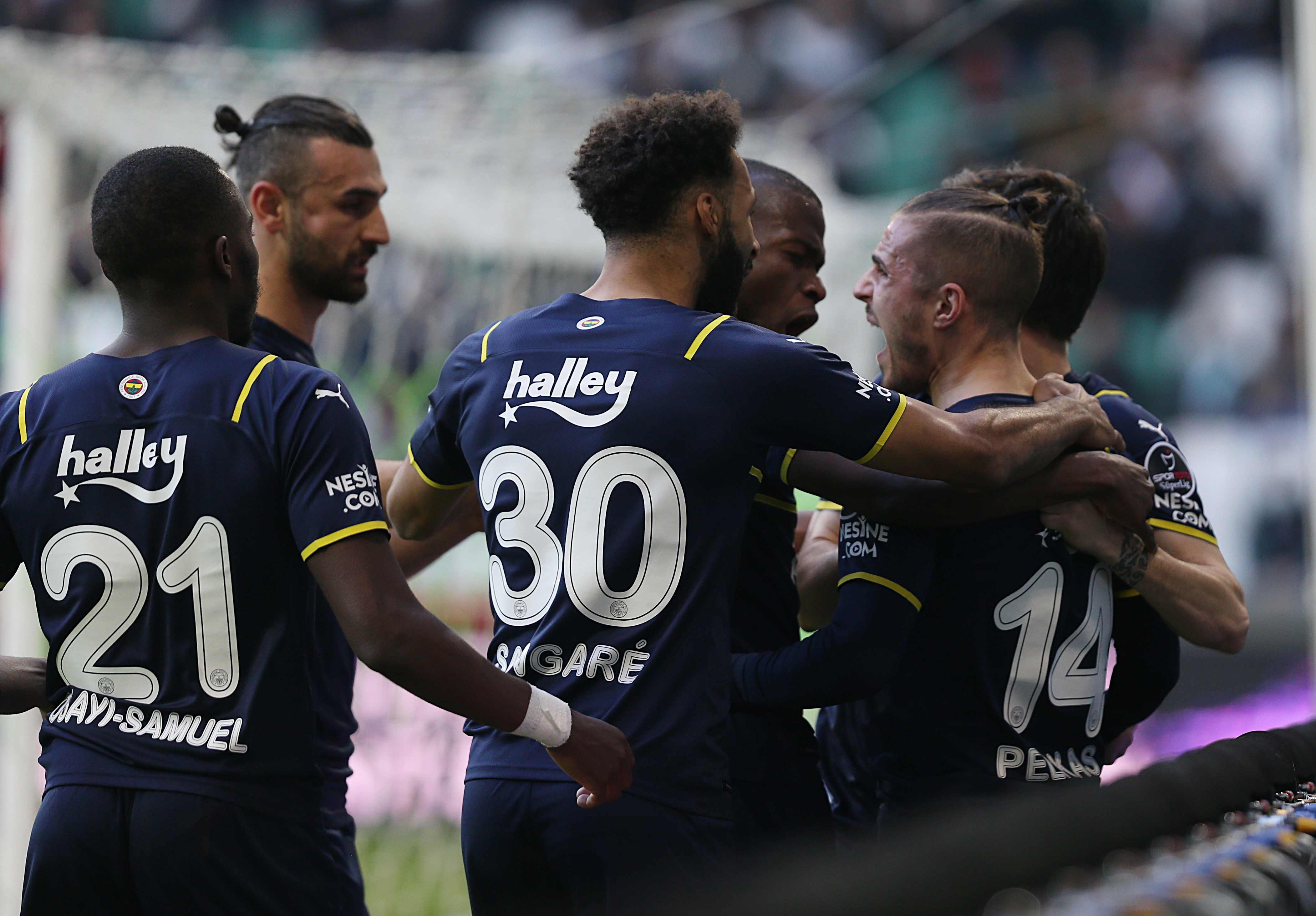 Fenerbahçe geçen sezonun gerisinde