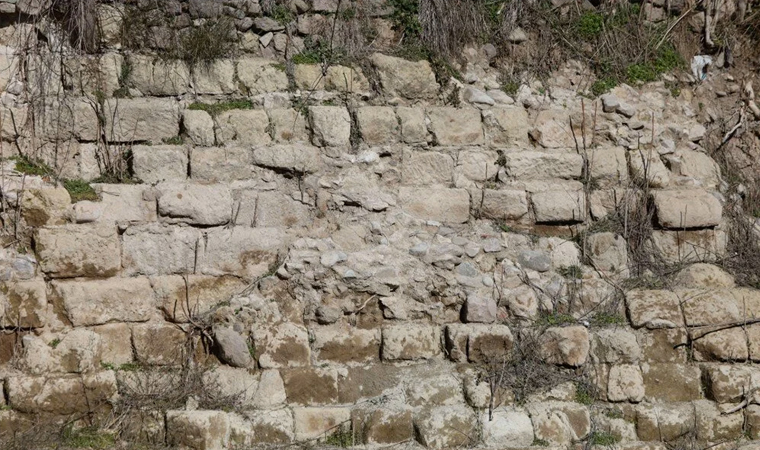 Bergama Antik Kenti'nde yeni sur duvarları keşfedildi