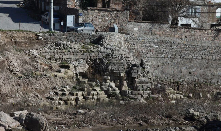 Bergama Antik Kenti'nde yeni sur duvarları keşfedildi