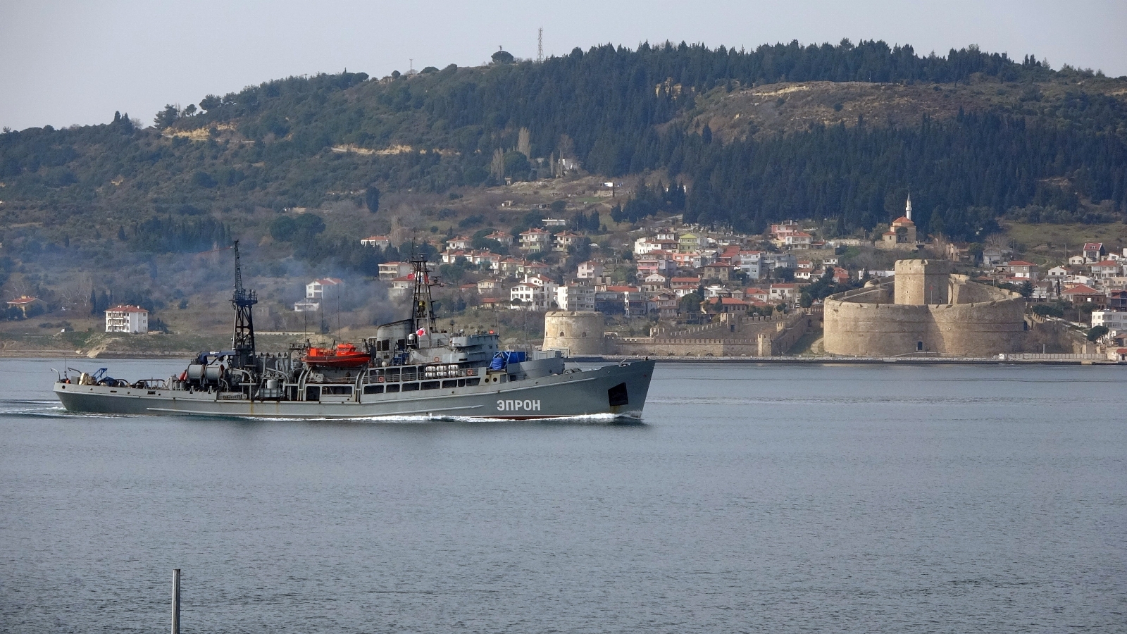 Rus askeri kurtarma gemisi ‘Epron’ Çanakkale Boğazı’ndan geçti