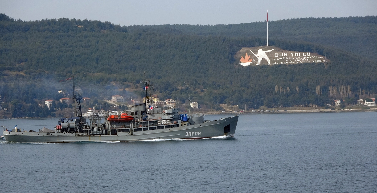 Rus askeri kurtarma gemisi ‘Epron’ Çanakkale Boğazı’ndan geçti