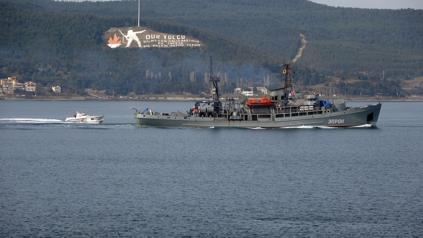 Rus askeri kurtarma gemisi ‘Epron’ Çanakkale Boğazı’ndan geçti