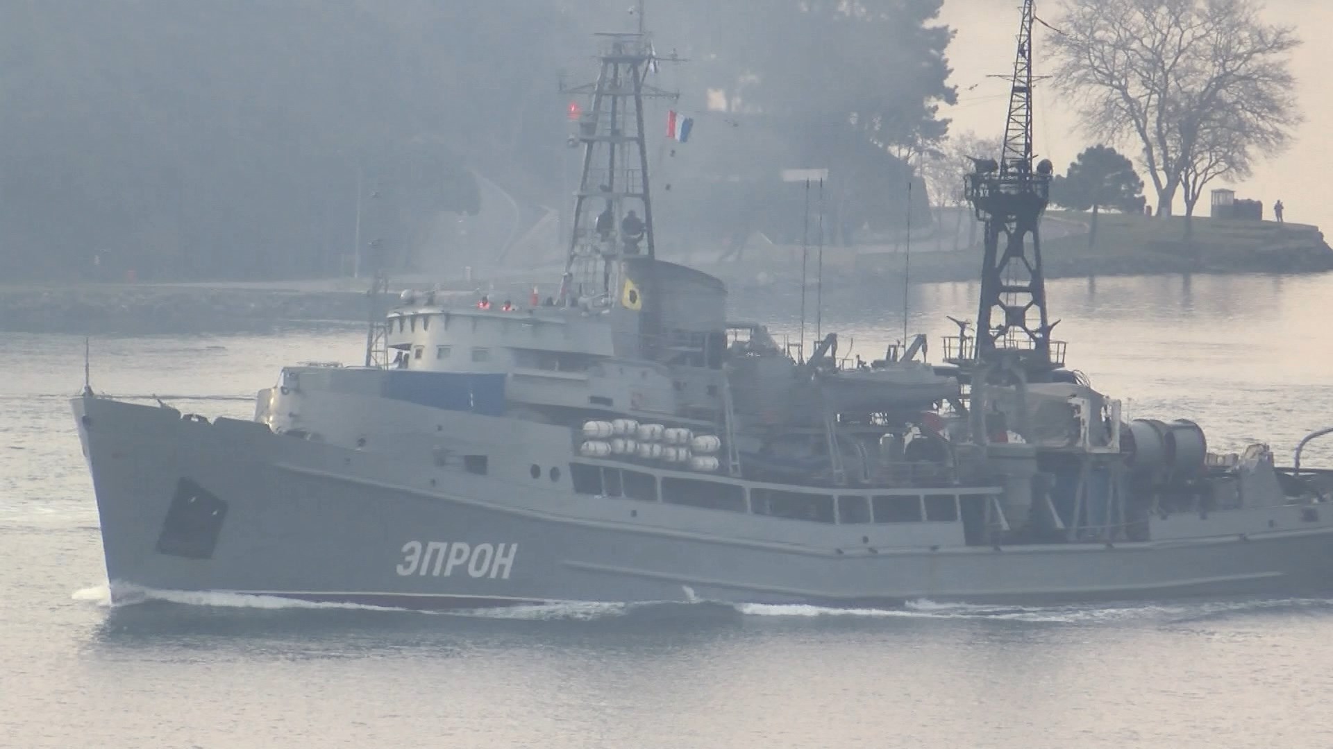 Rus savaş gemisi İstanbul Boğazı'ndan geçti