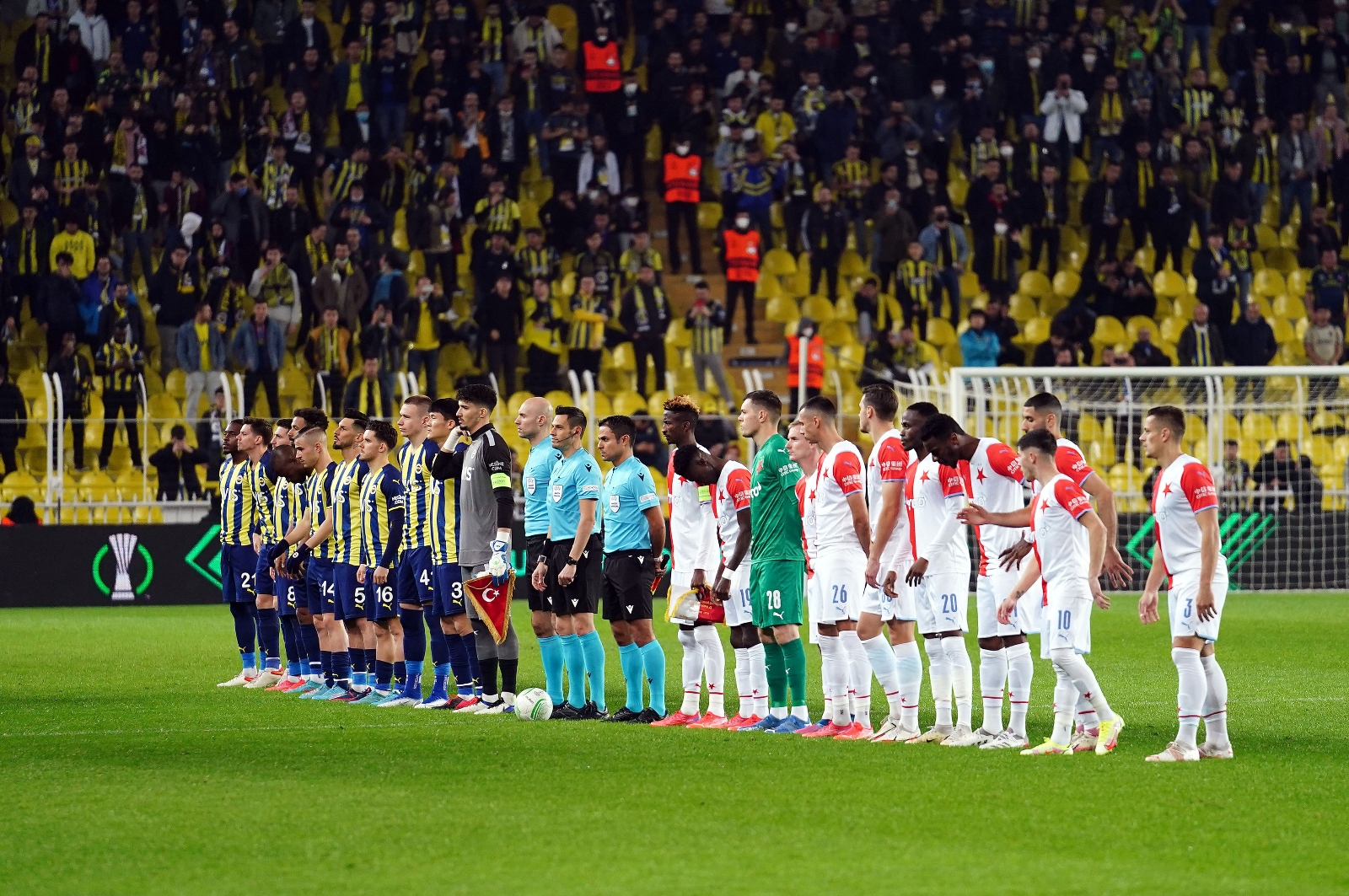 Fenerbahçe, tur umudunu Prag'a bıraktı! Fenerbahçe 2-3 Slavia Prag