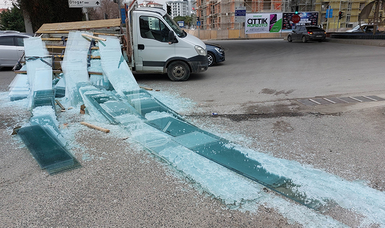 Servet değerinde camlar yola savruldu, gözyaşlarını tutamadı