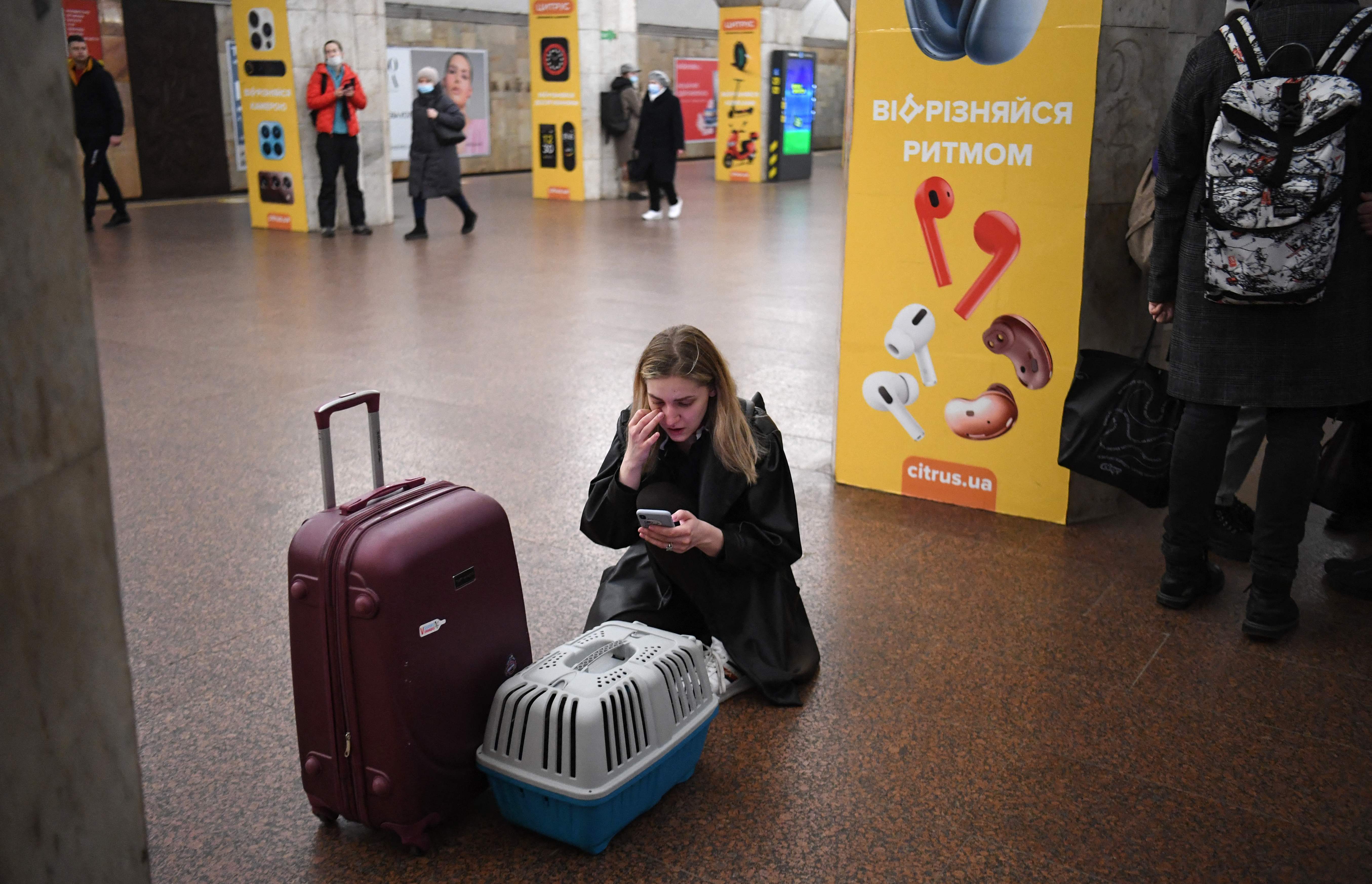 Ukrayna’da halk metro istasyonuna sığındı