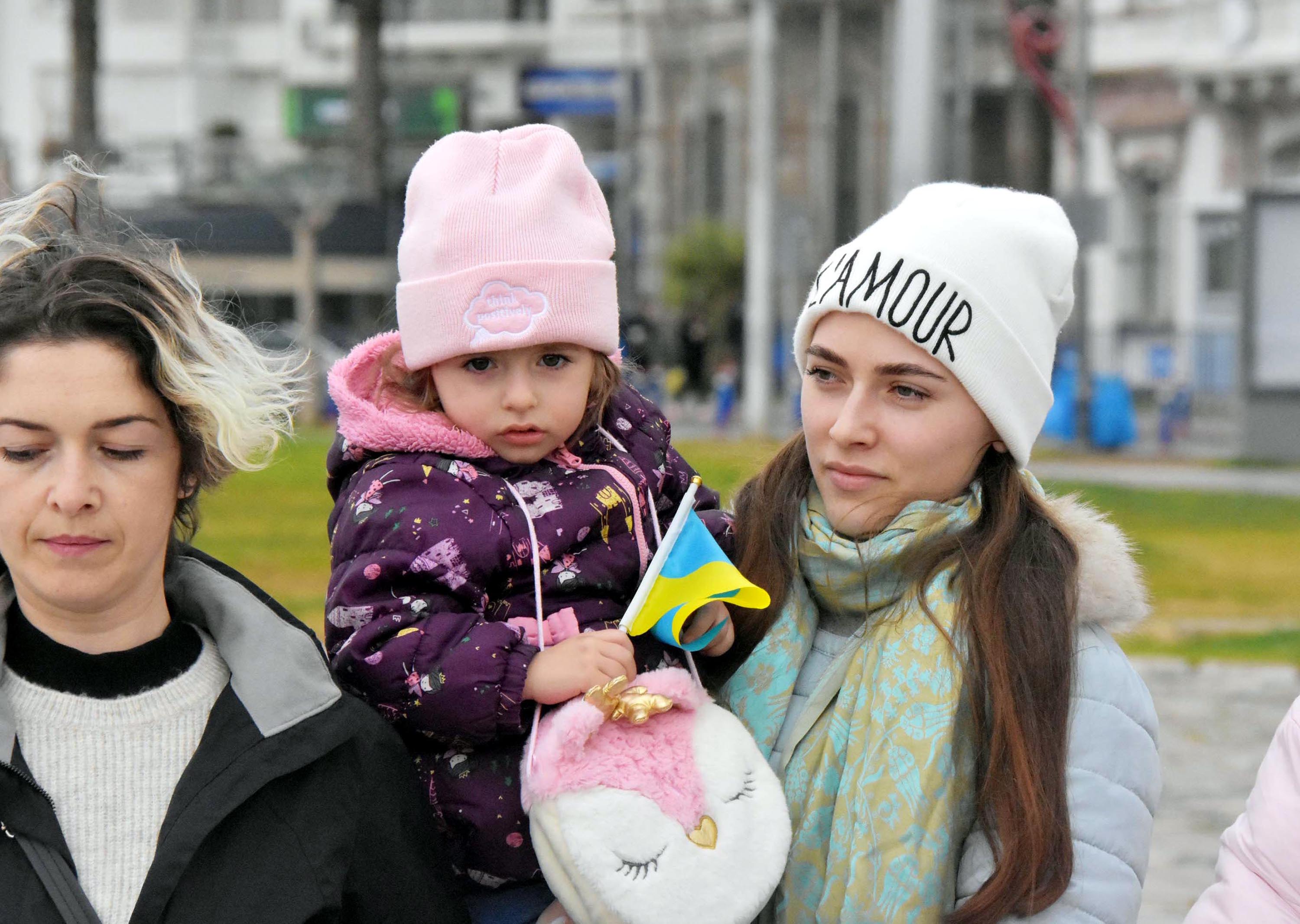 İzmir Ukraynalılar Derneği'nden 'savaşı durdurun' eylemi