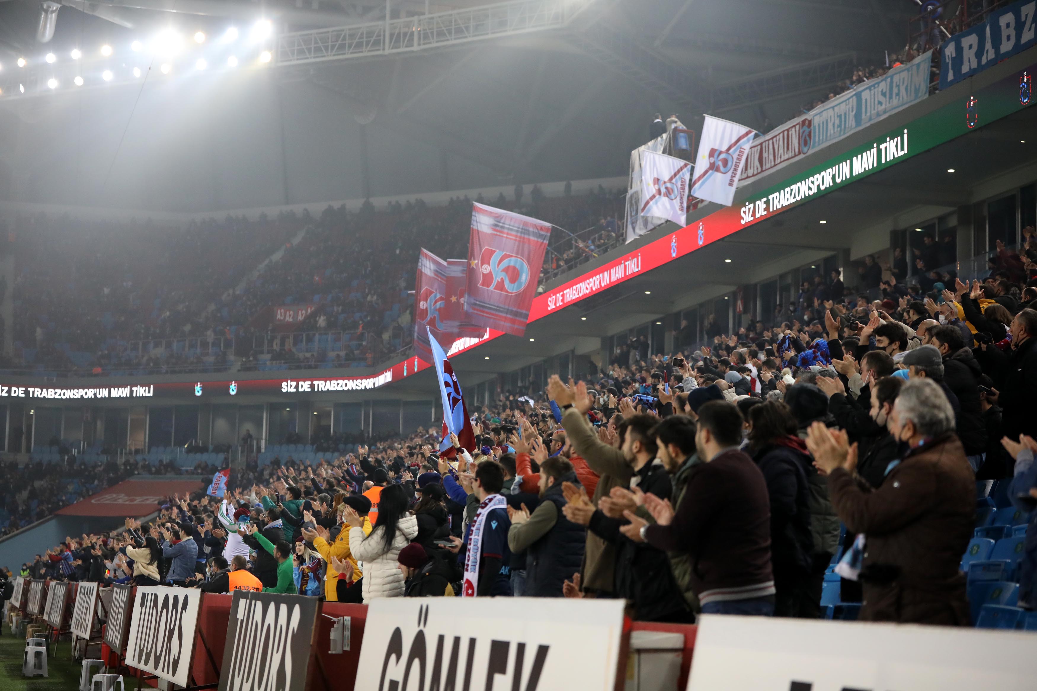 Trabzonspor, geriden gelip kazanmasını bildi! Trabzonspor 3-2 Kayserispor