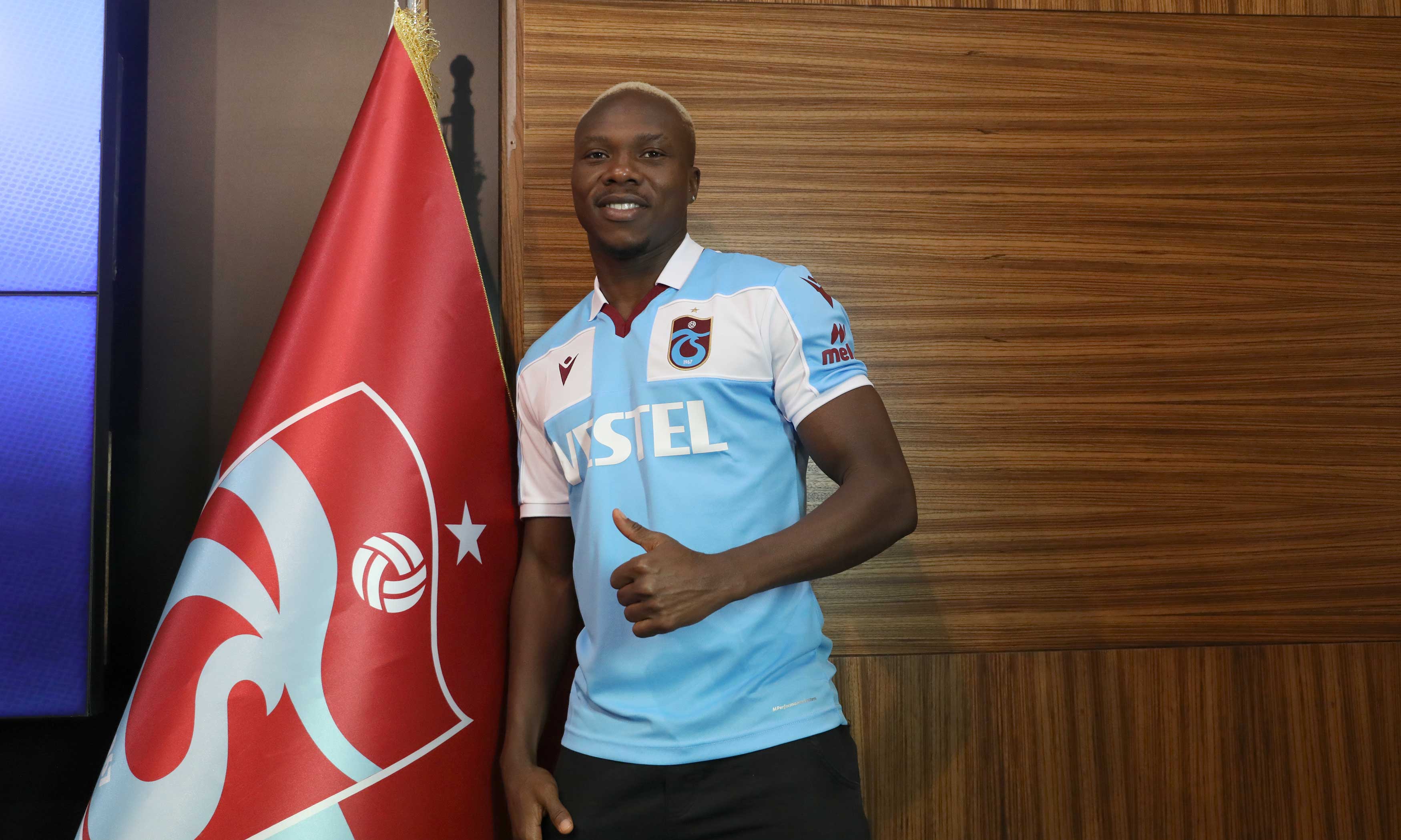 Trabzonspor’da Kouassi ve Emrehan imzayı attı