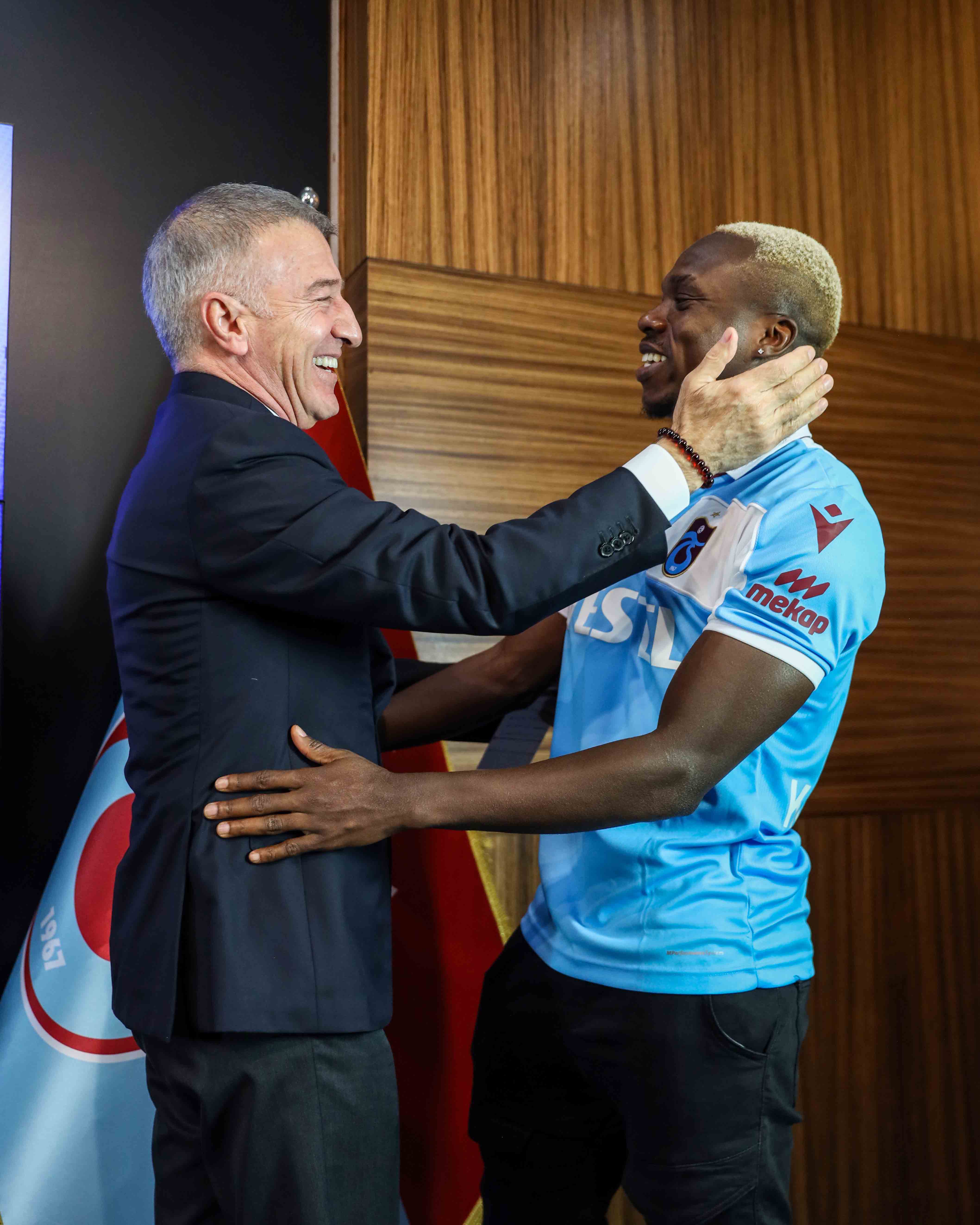 Trabzonspor’da Kouassi ve Emrehan imzayı attı