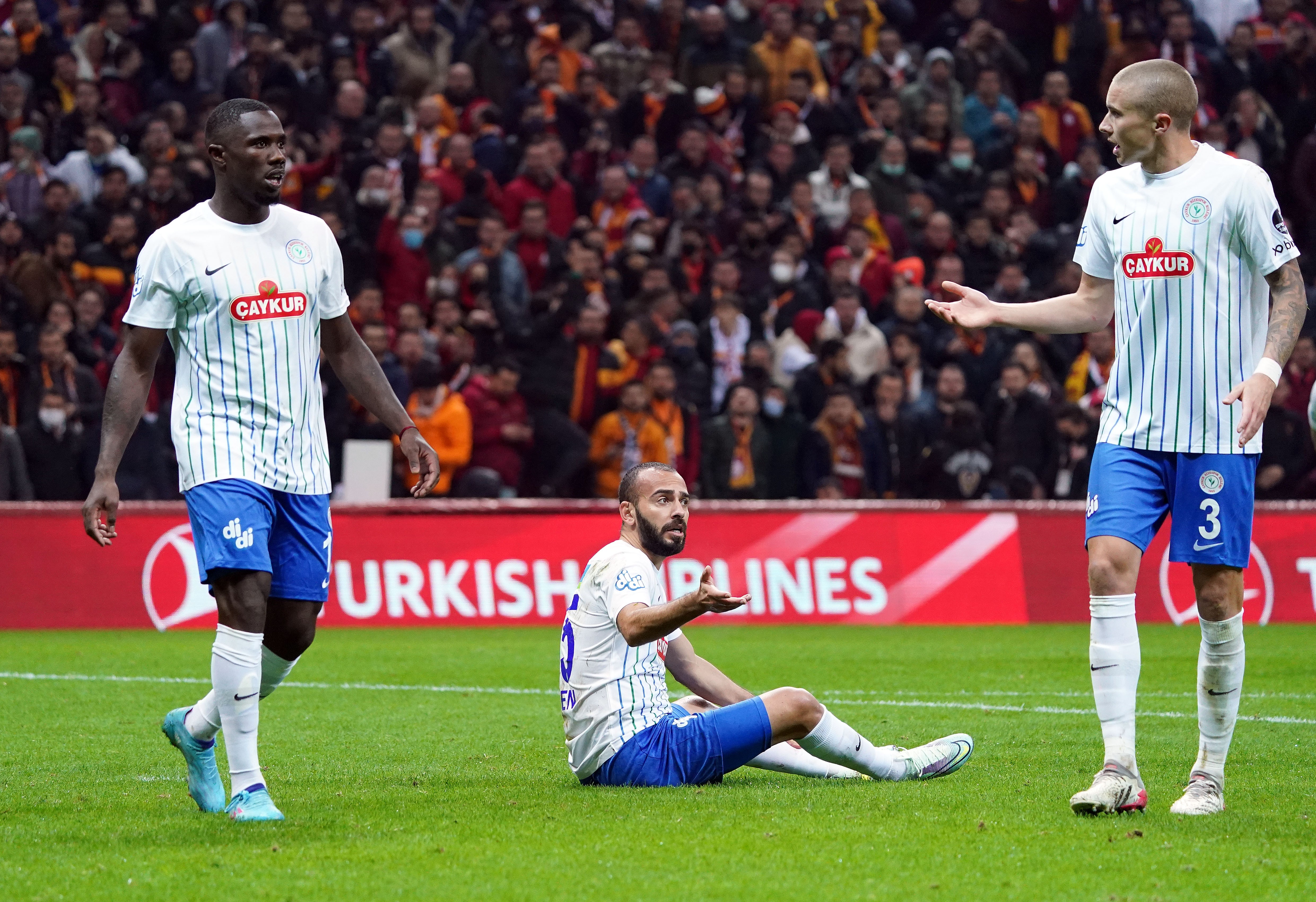 Galatasaray-Rizespor maçındaki penaltı kararlarını hakemler değerlendirdi