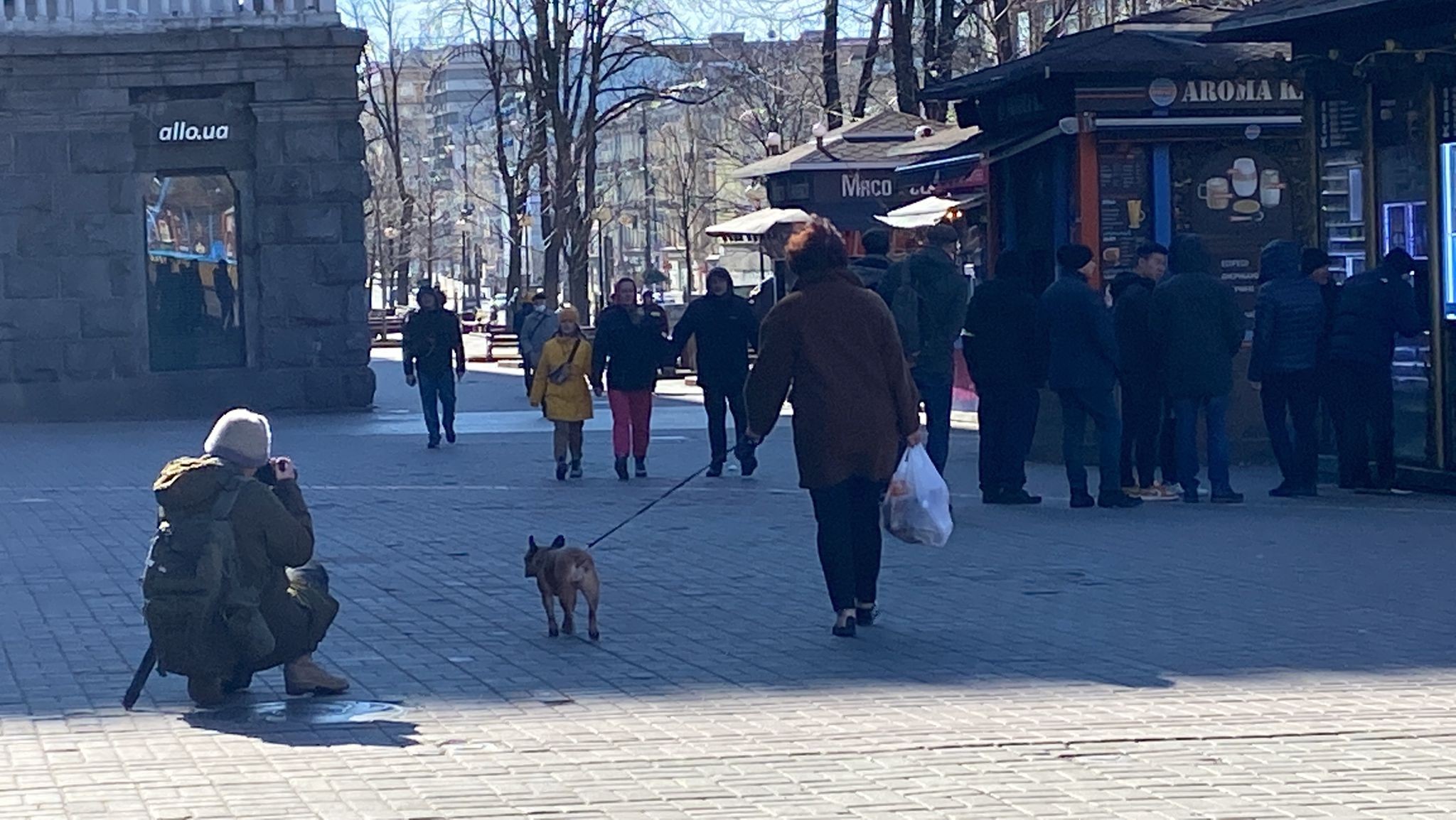 Kiev’de sokağa çıkma yasağının ardından halk marketlere akın etti