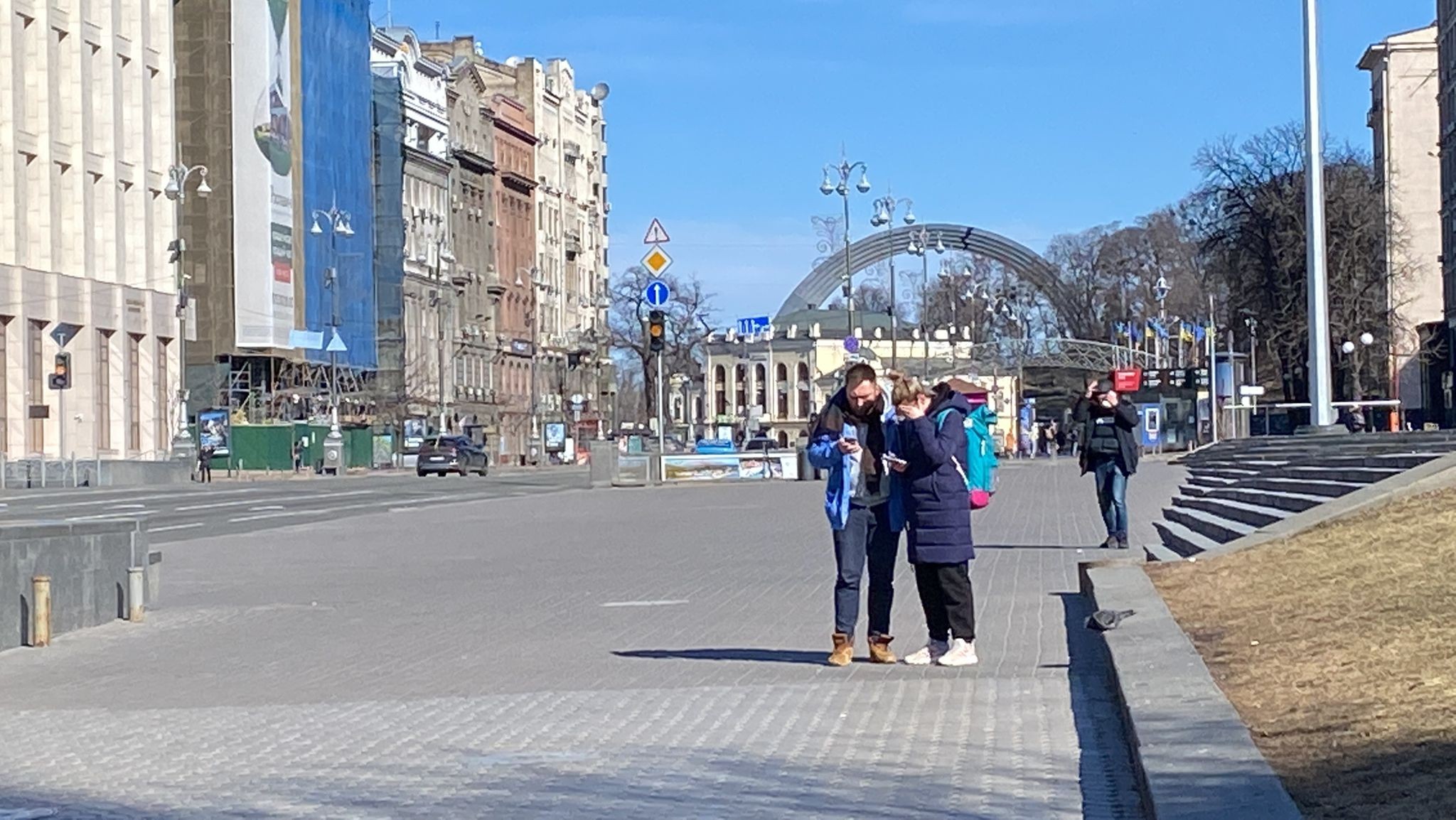 Kiev’de sokağa çıkma yasağının ardından halk marketlere akın etti