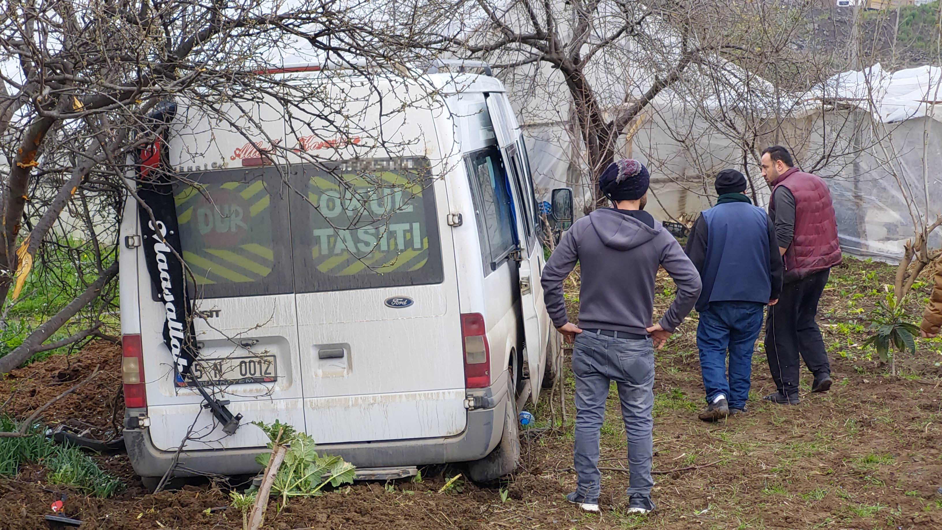 Freni tutmayan okul servisi kaza yaptı: 5 öğrenci yaralı