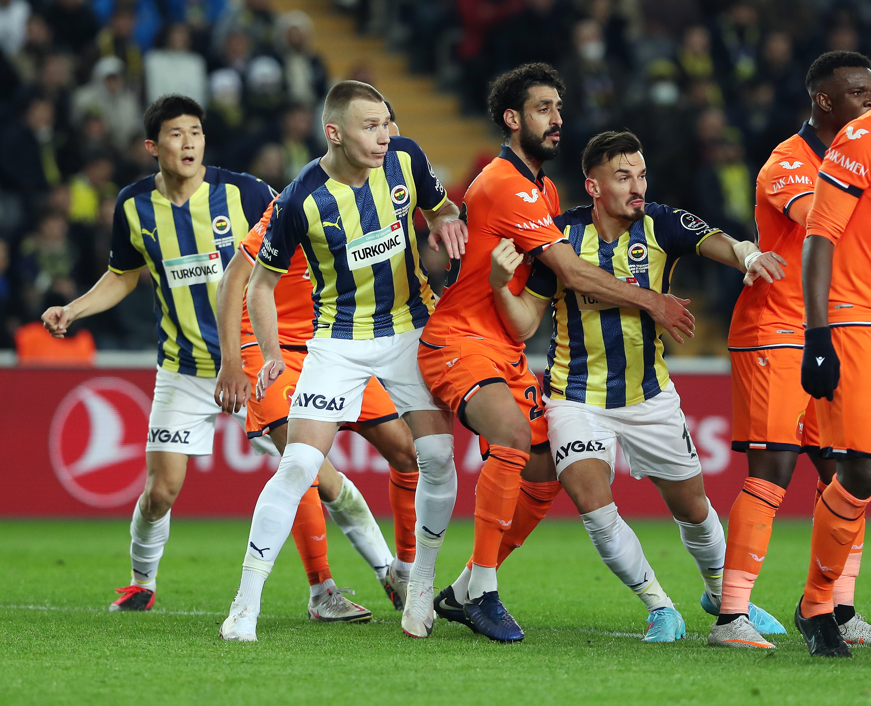 Fenerbahçe, evinde mağlup! Fenerbahçe 0-1 Medipol Başakşehir