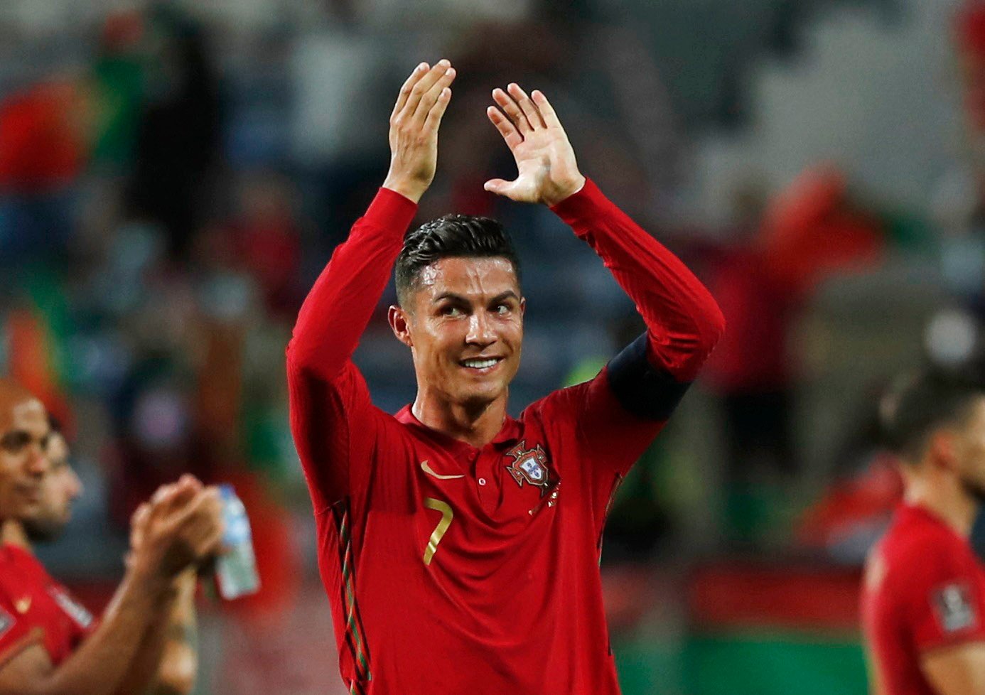 Cristiano Ronaldo Instagram'da 400 milyon takipçiyi geçerek rekor kırdı