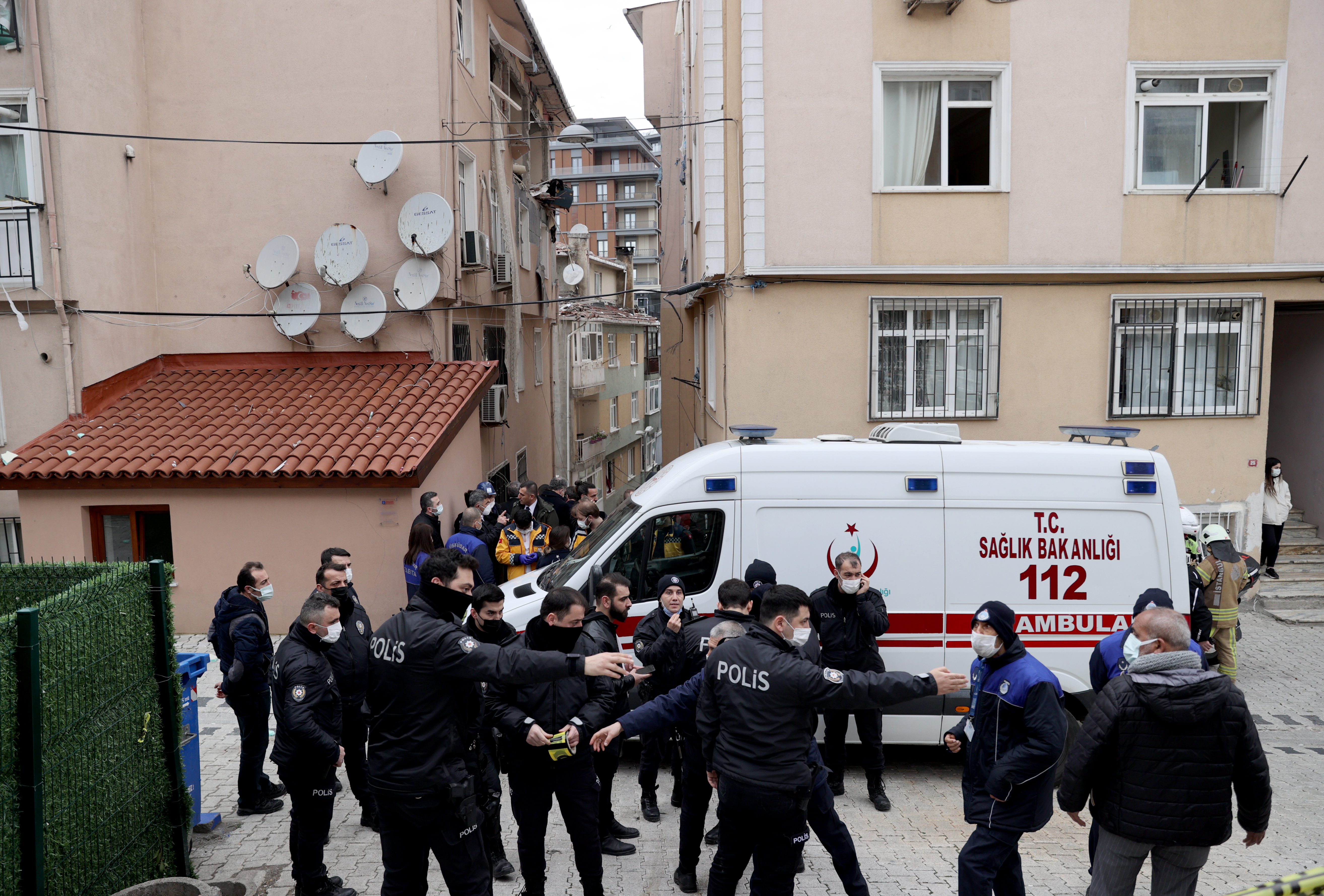 Üsküdar'da patlama! Binalar tahliye edildi, yaralılar var