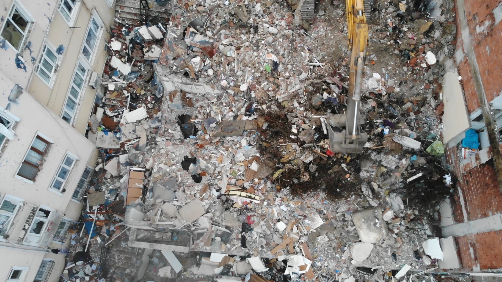 Üsküdar’da patlamanın binada bıraktığı tahribat havadan görüntülendi