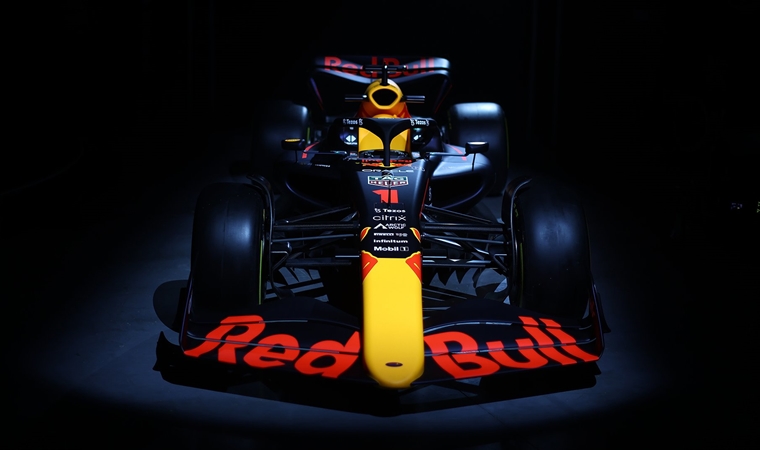 Red Bull Racing 2022 yılında kullanacağı RB 18'i tanıttı