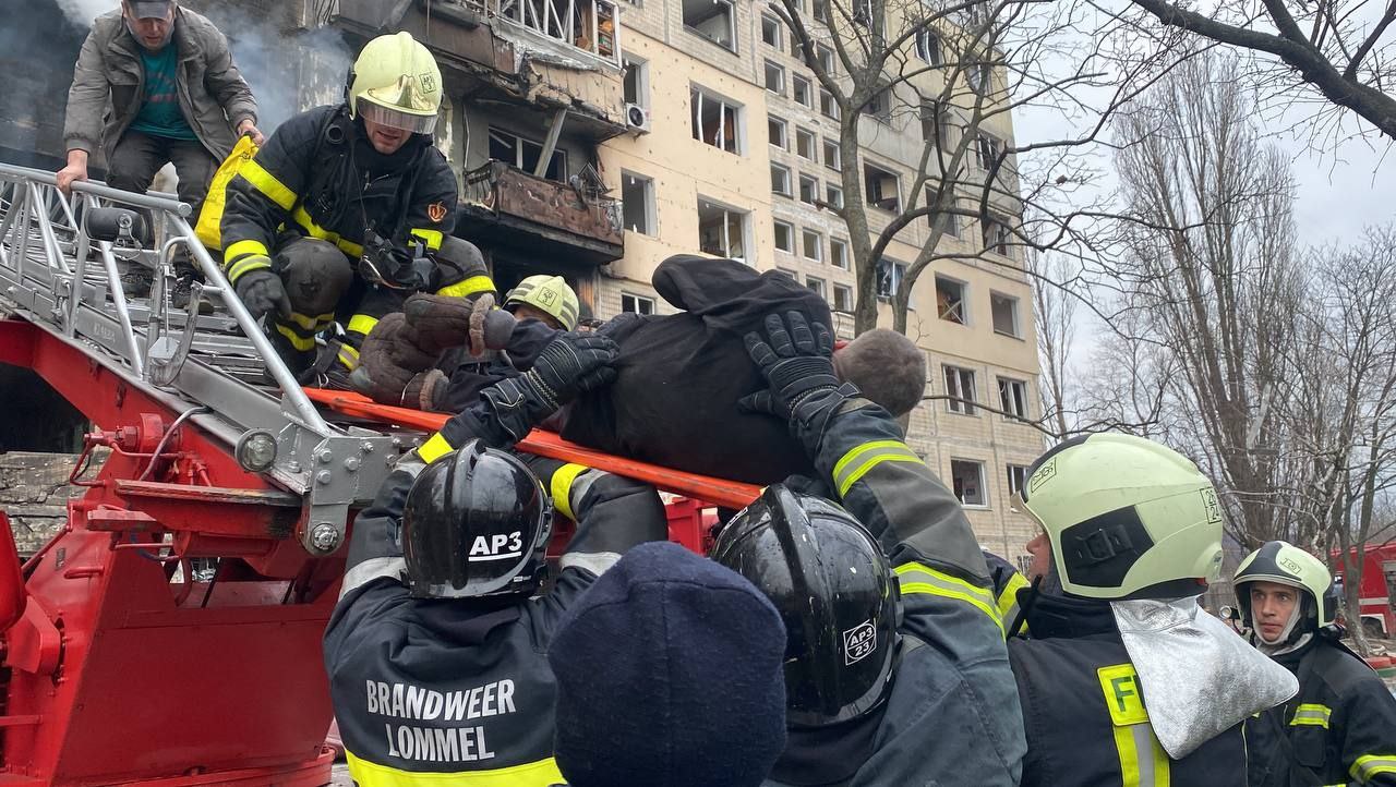 Rus birlikleri Kiev’de bir apartmanı vurdu: 2 ölü, 12 yaralı