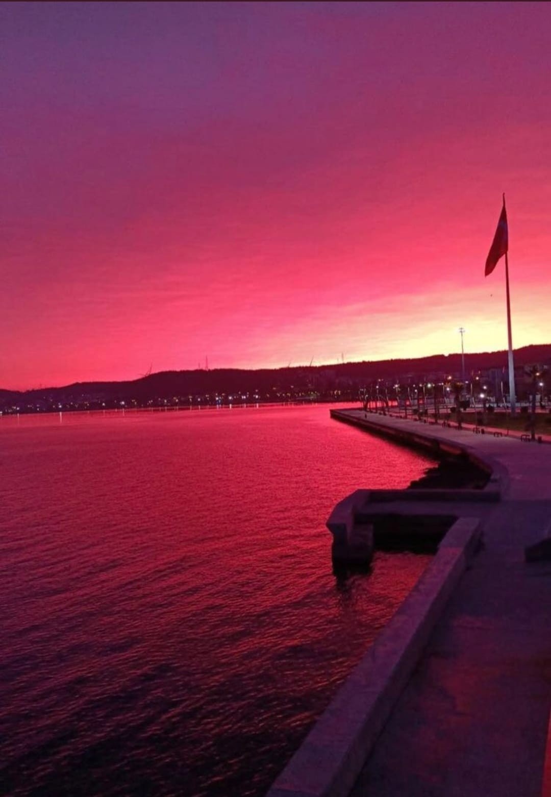 İzmir'de 'kızıl gün'