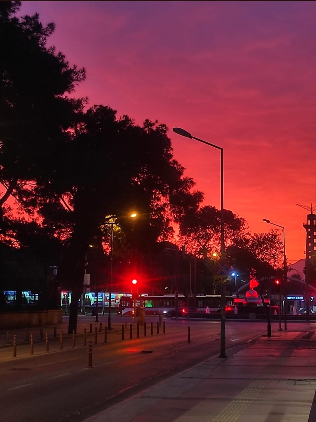 İzmir'de 'kızıl gün'