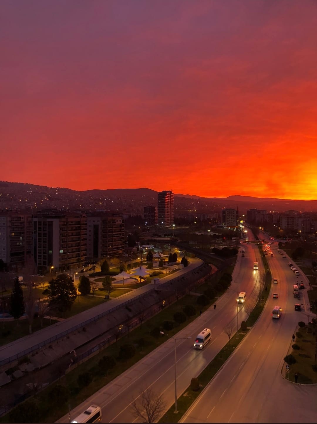 İzmir'de 'kızıl gün'