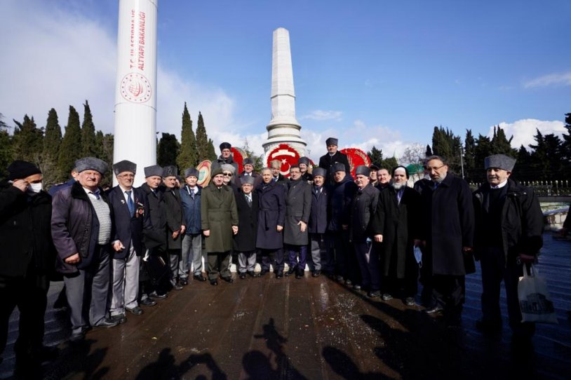 Çanakkale şehitleri kar yağışı altında anıldı