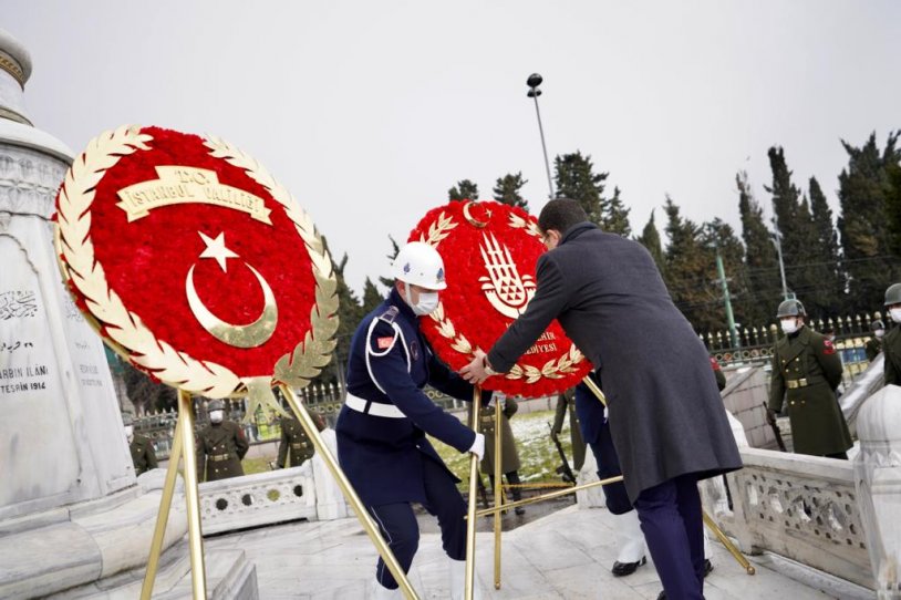 Çanakkale şehitleri kar yağışı altında anıldı