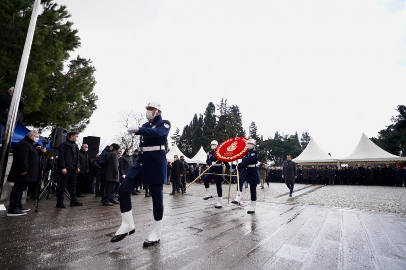 Çanakkale şehitleri kar yağışı altında anıldı