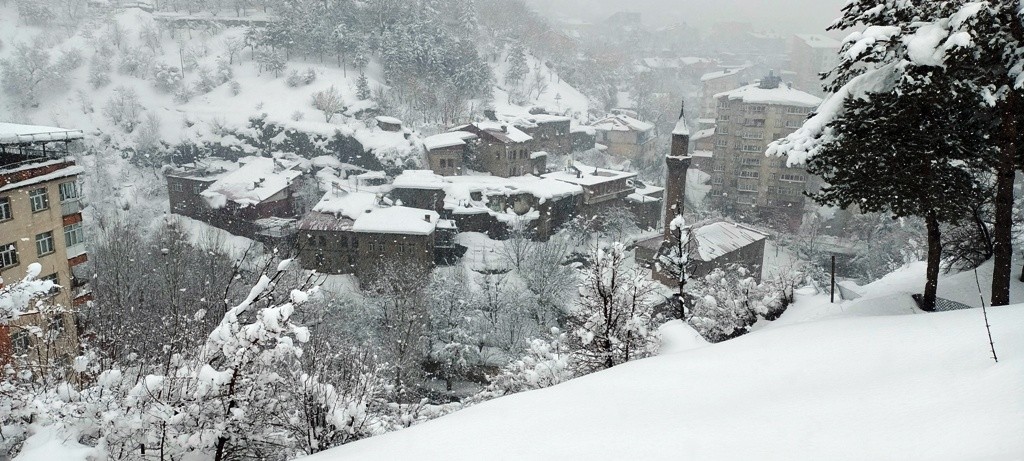 Bitlis'te bu kış 9 metrelik kar yağdı