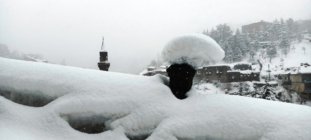 Bitlis'te bu kış 9 metrelik kar yağdı