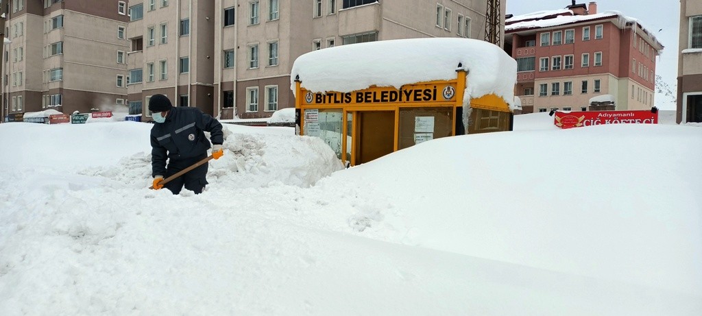 Bitlis'te bu kış 9 metrelik kar yağdı