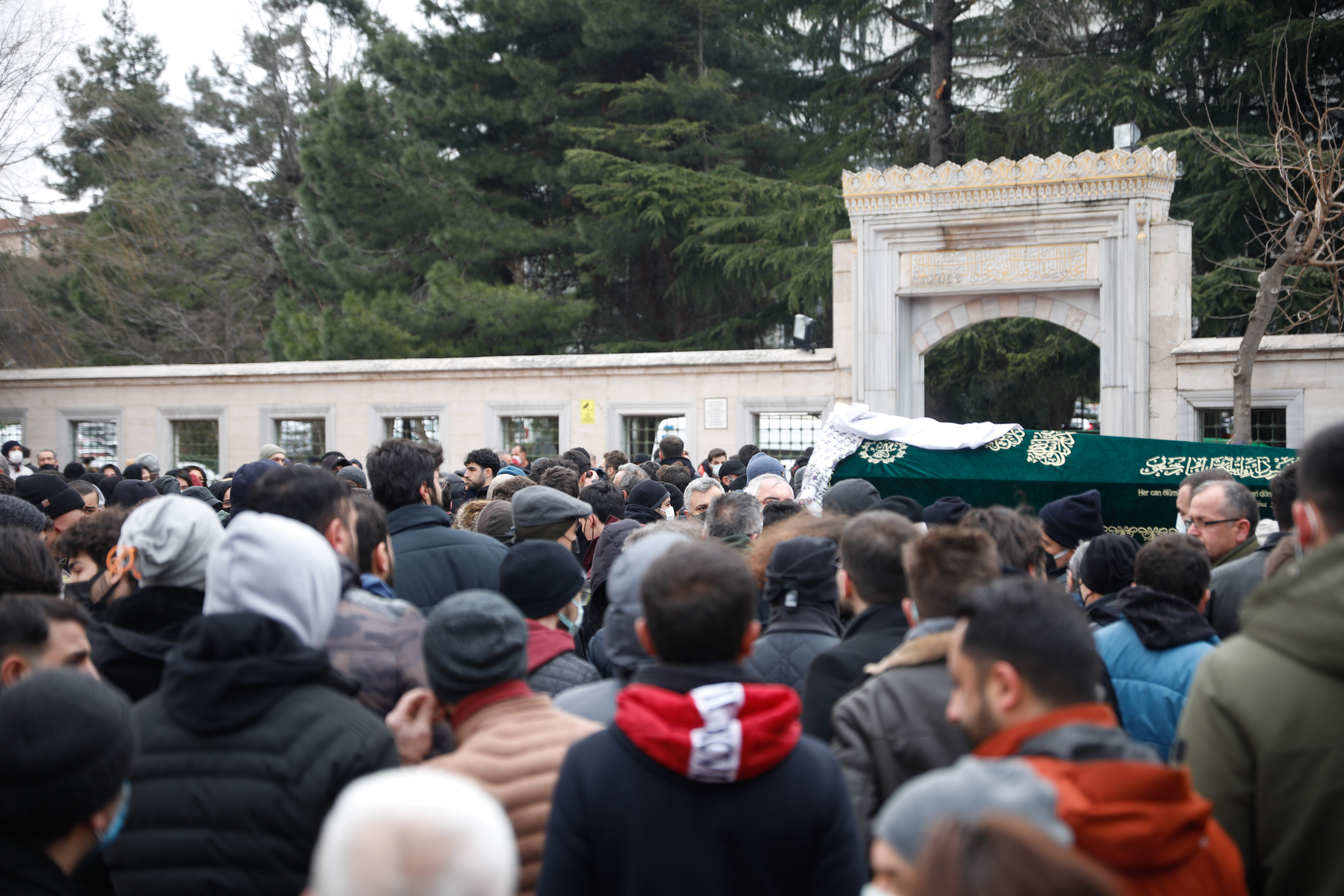 Bakırköy'de cinayete kurban giden Yağmur Sönmez son yolculuğuna uğurlandı