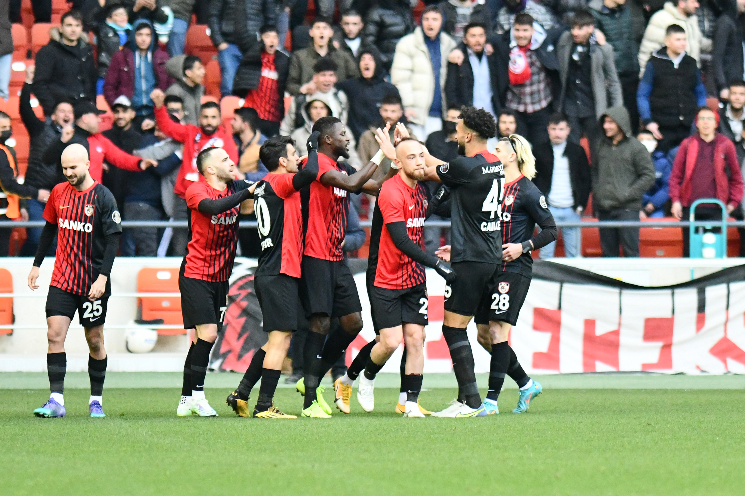 Galatasaray, Gaziantep'te 3 puan bıraktı! Gaziantep FK 3-1 Galatasaray