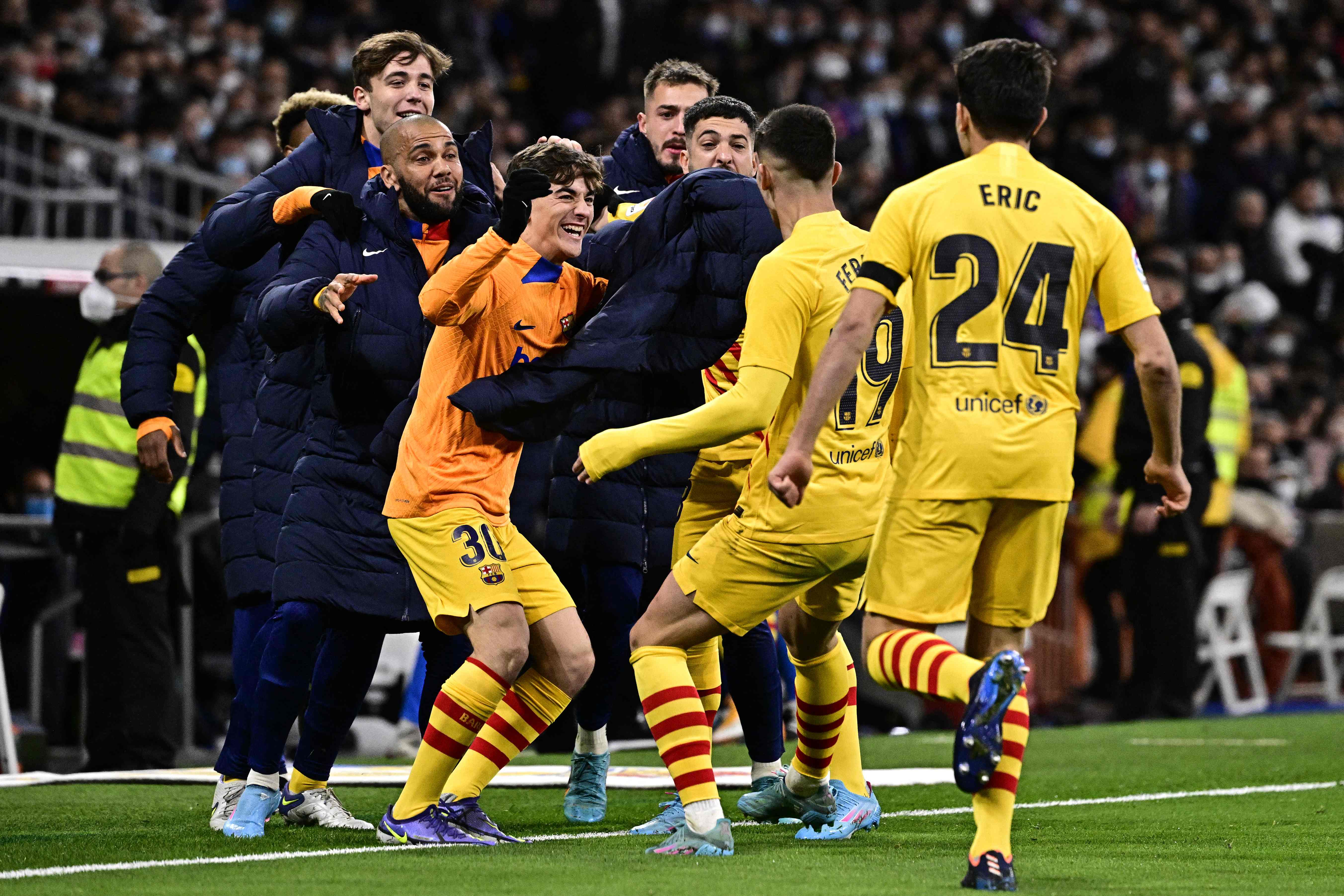 Barcelona, Real Madrid deplasmanında 4-0 kazandı