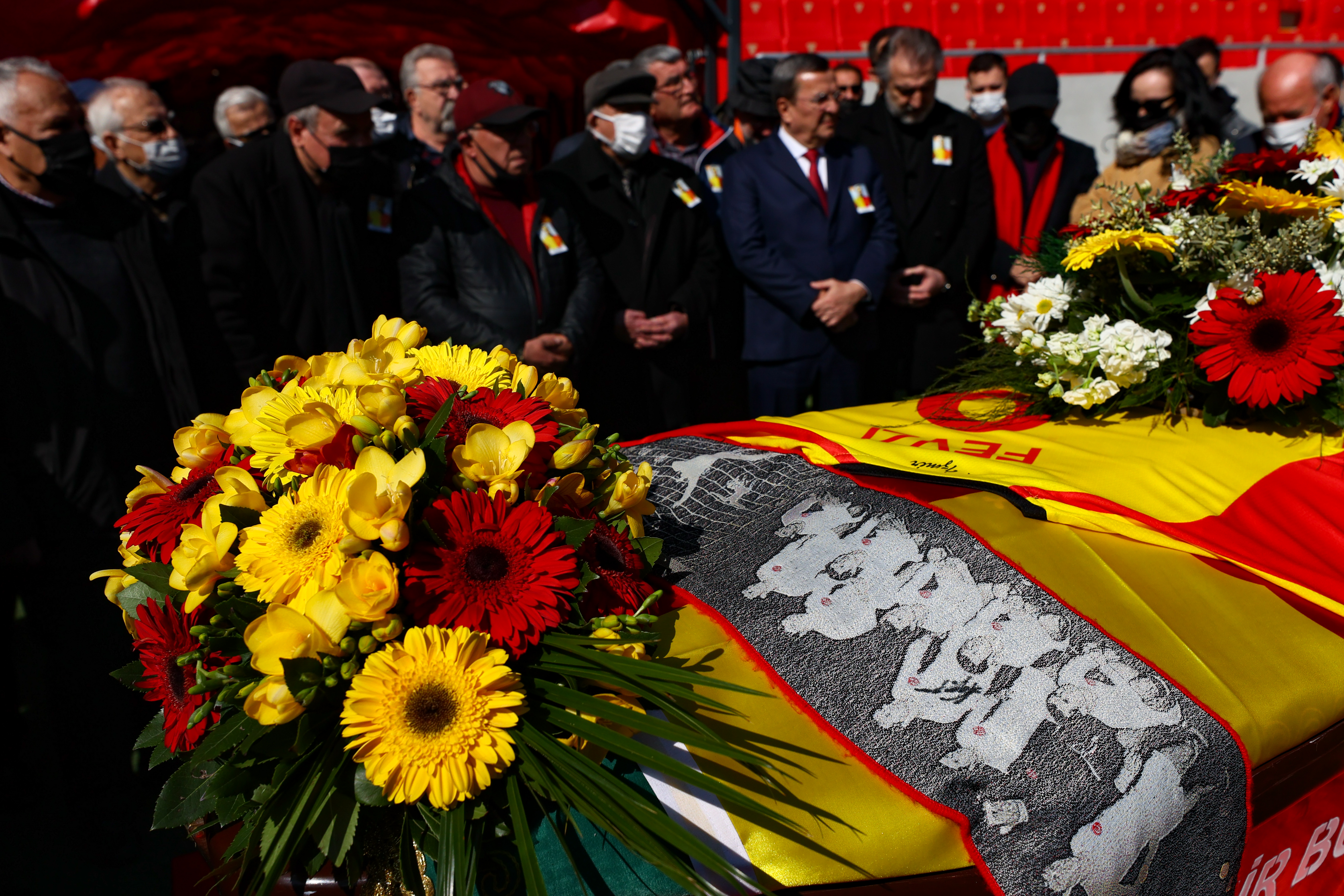 Göztepe'nin efsane ismi Fevzi Zemzem son yolculuğuna uğurlandı