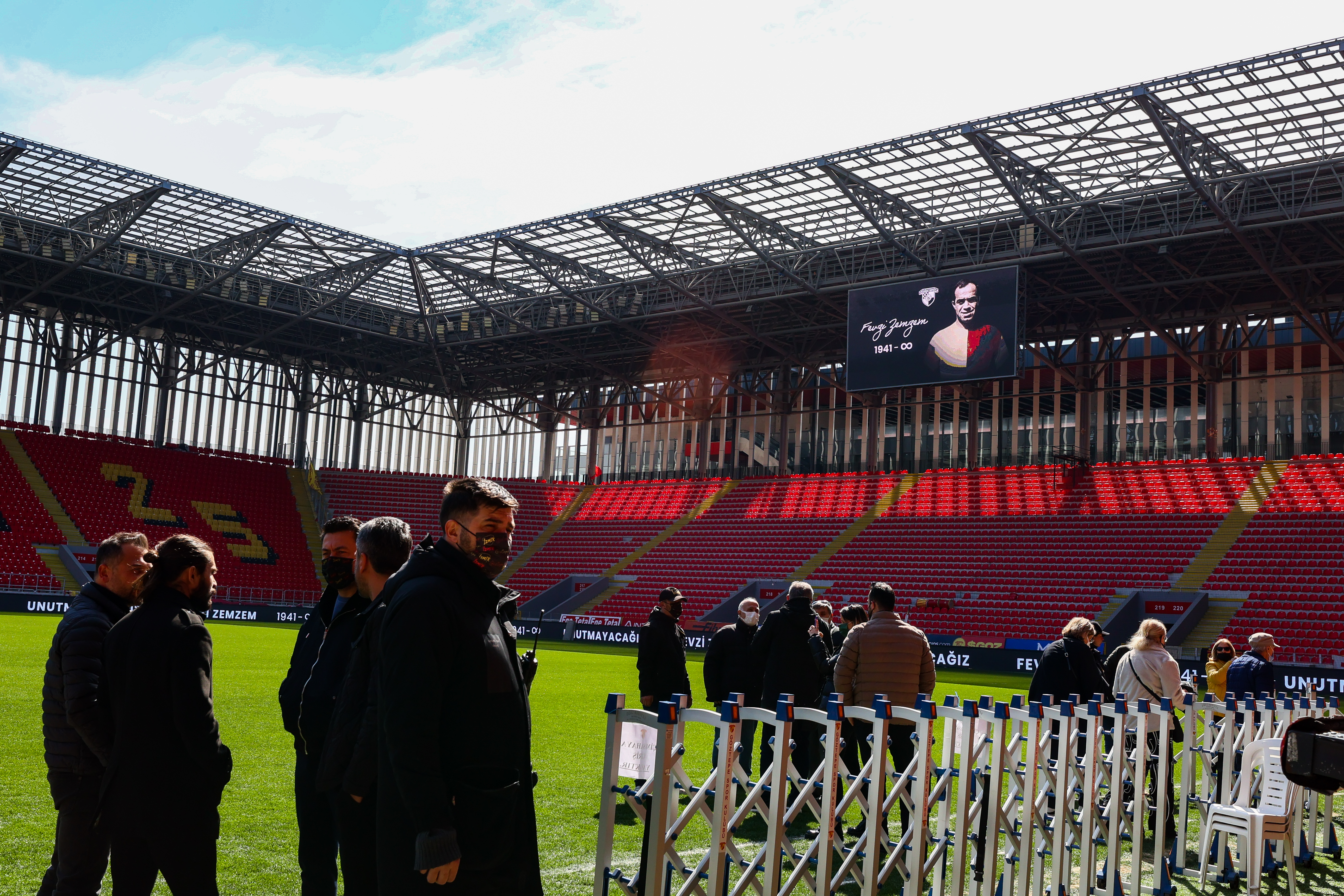 Göztepe'nin efsane ismi Fevzi Zemzem son yolculuğuna uğurlandı