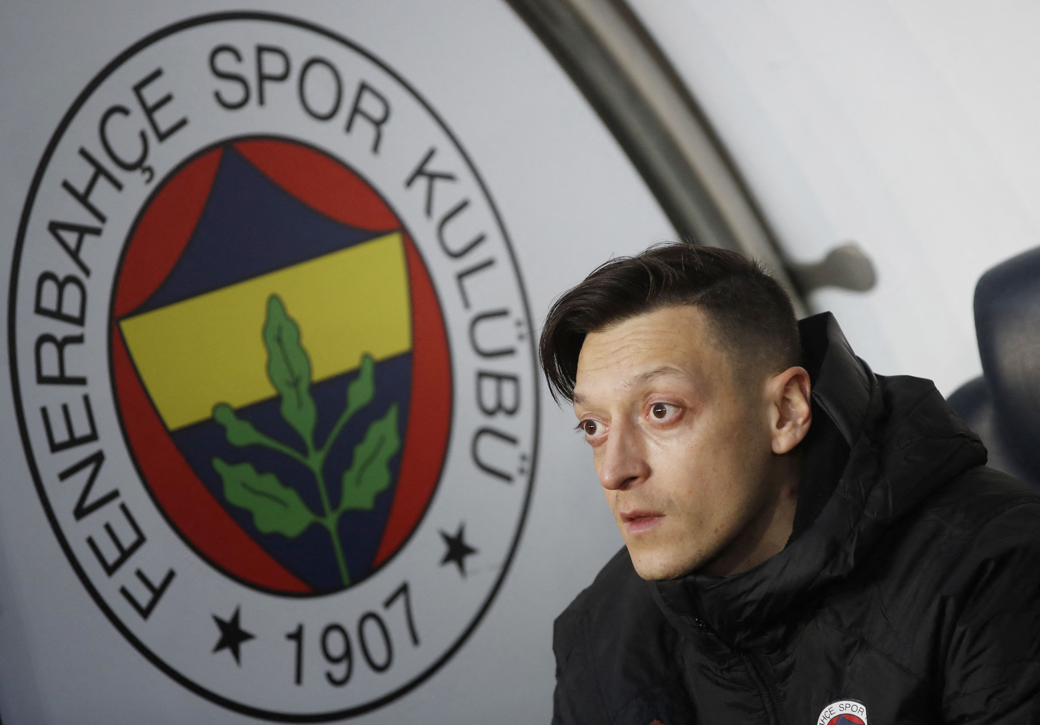 Fenerbahçe'de kadro dışı kalan Mesut Özil dünya basınında