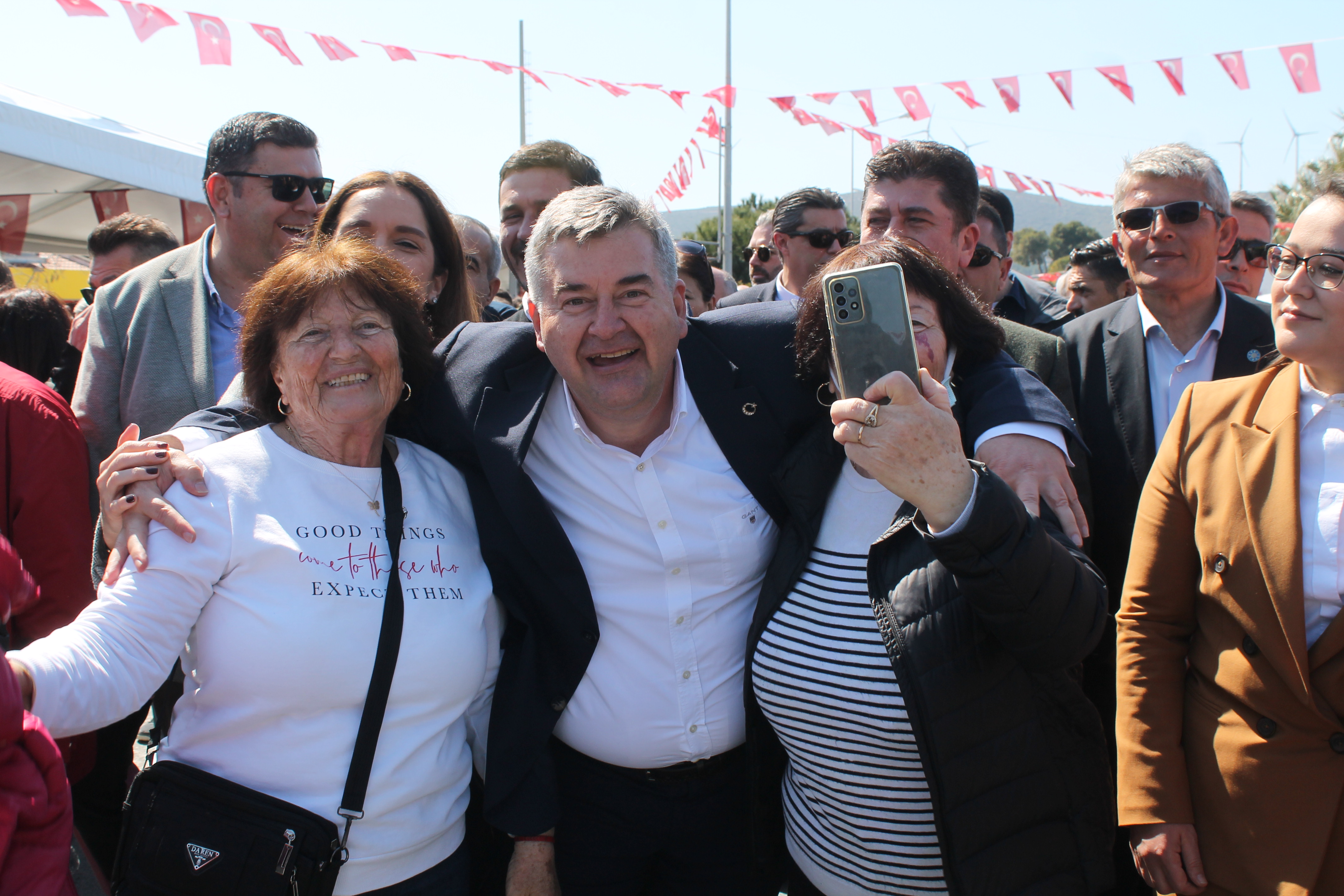 Alaçatı Ot Festivali'nde 'zeytinime dokunma' çağrısı