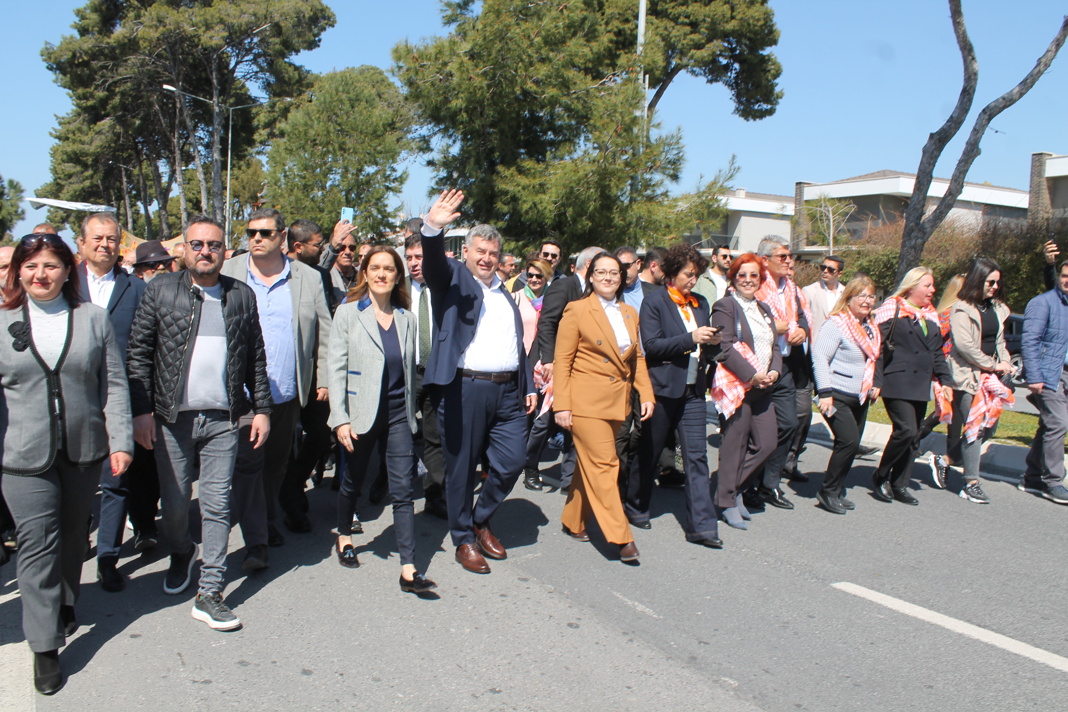 Alaçatı Ot Festivali'nde 'zeytinime dokunma' çağrısı